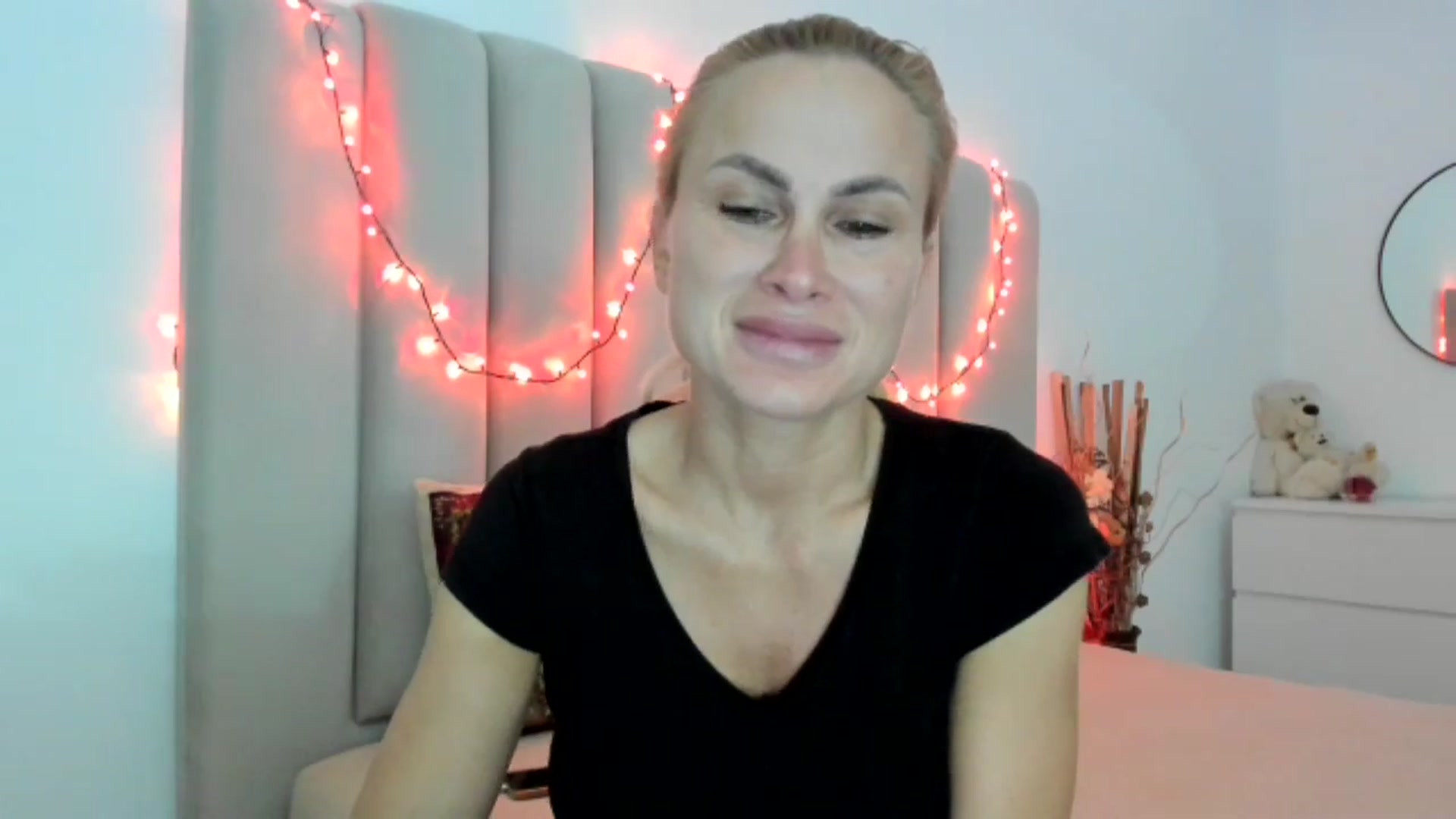 Gallery image thumbnail from Hrystina_'s myfreecams stream on, 12/19/2025, 16:04 image 8 of 20