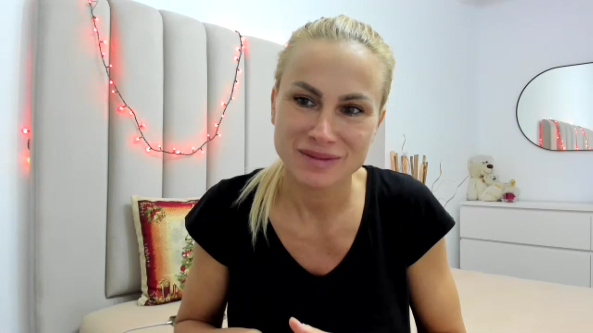Gallery image thumbnail from Hrystina_'s myfreecams stream on, 12/19/2025, 16:04 image 11 of 20
