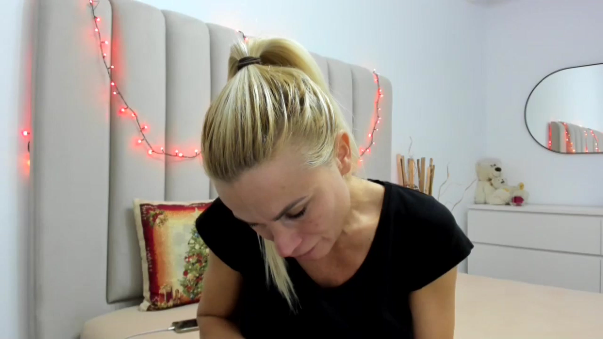 Gallery image thumbnail from Hrystina_'s myfreecams stream on, 12/19/2025, 16:04 image 17 of 20
