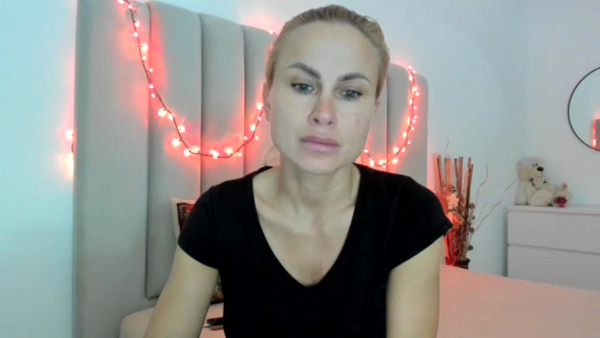 Gallery image thumbnail from Hrystina_'s myfreecams stream on, 12/19/2025, 16:04 image 5 of 20