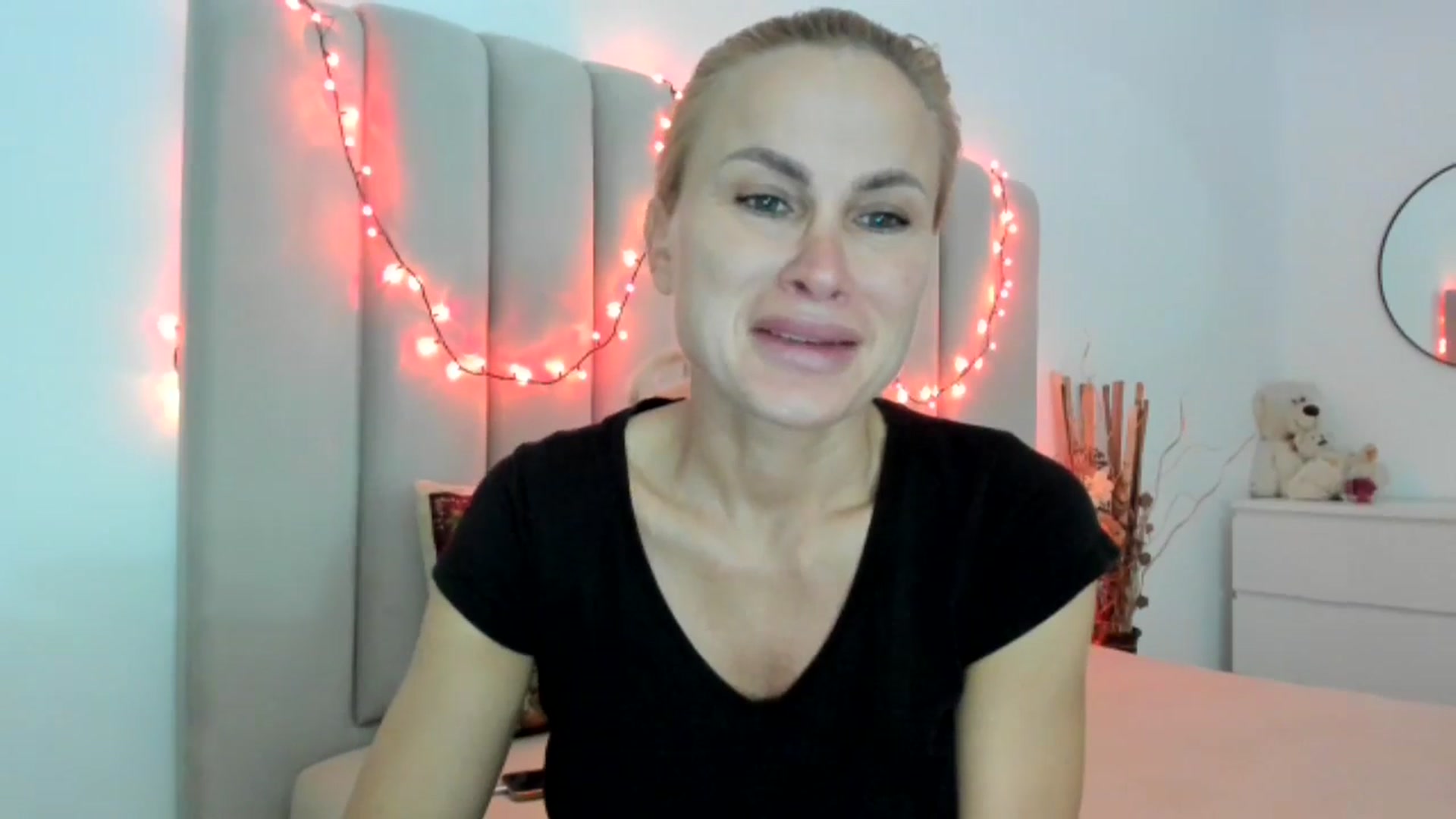 Gallery image thumbnail from Hrystina_'s myfreecams stream on, 12/19/2025, 16:04 image 7 of 20