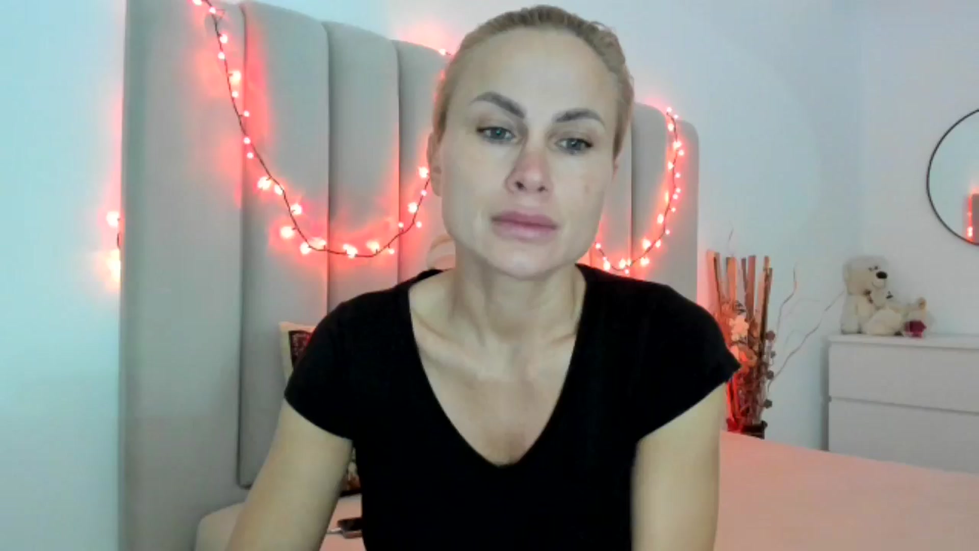Gallery image thumbnail from Hrystina_'s myfreecams stream on, 12/19/2025, 16:04 image 1 of 20