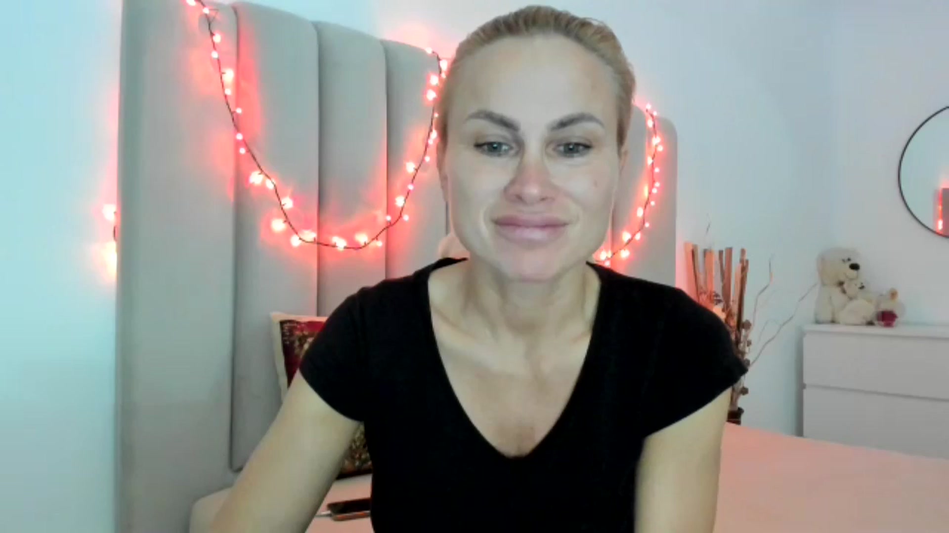 Gallery image thumbnail from Hrystina_'s myfreecams stream on, 12/19/2025, 16:04 image 6 of 20