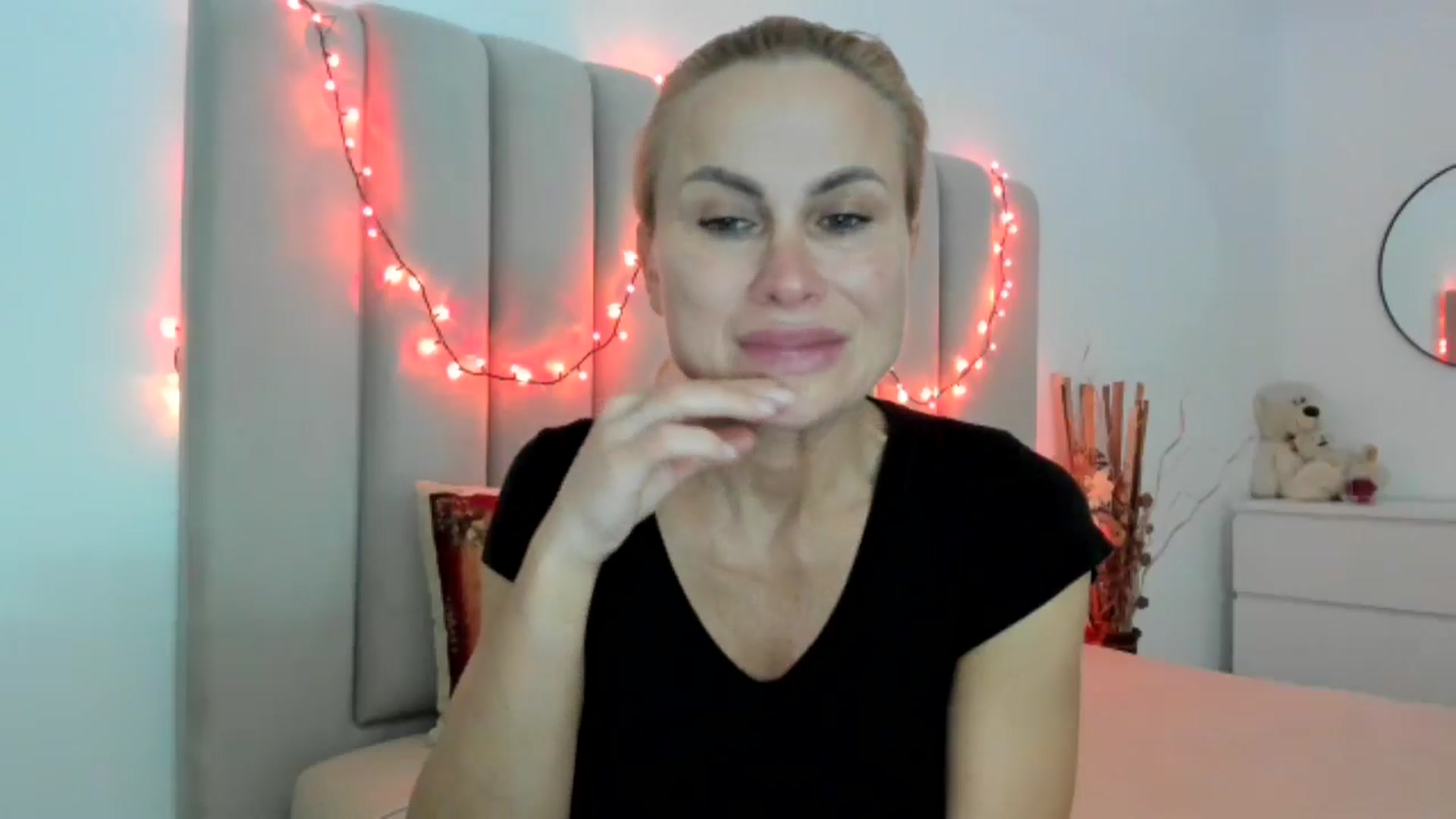 Gallery image thumbnail from Hrystina_'s myfreecams stream on, 12/19/2025, 16:04 image 2 of 20