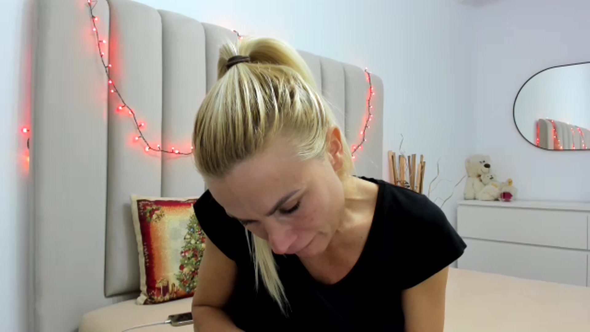 Gallery image thumbnail from Hrystina_'s myfreecams stream on, 12/19/2025, 16:04 image 18 of 20