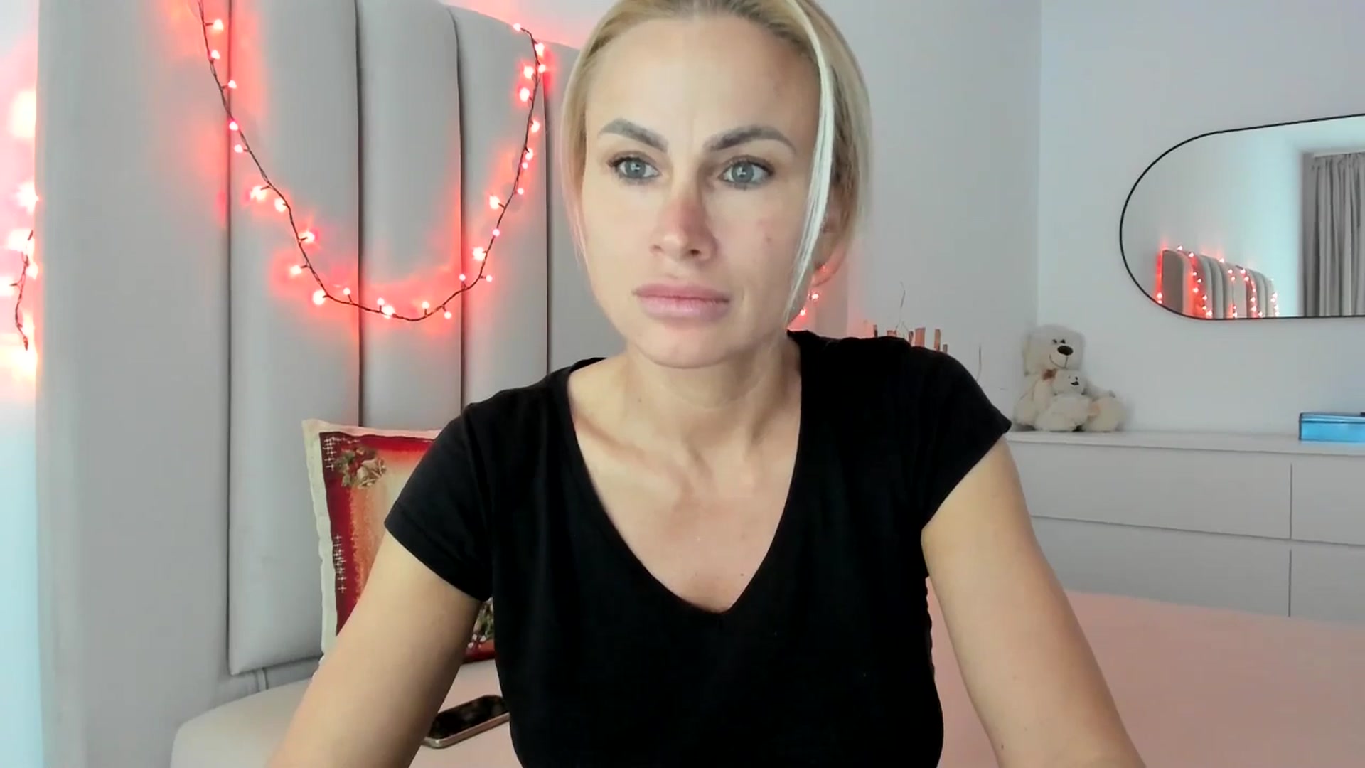 Gallery image thumbnail from Hrystina_'s myfreecams stream on, 12/20/2025, 13:19 image 16 of 20