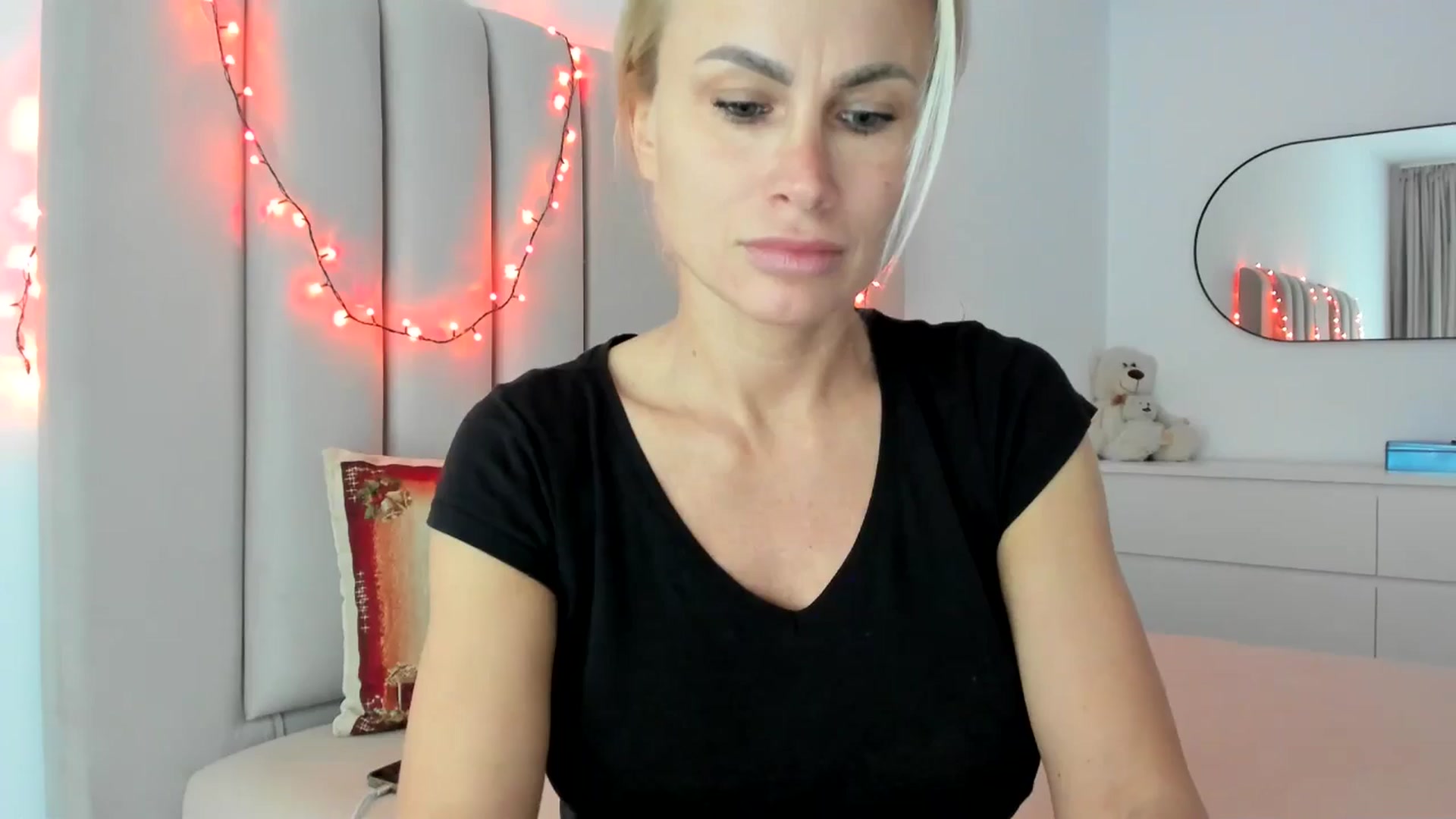 Gallery image thumbnail from Hrystina_'s myfreecams stream on, 12/20/2025, 13:19 image 15 of 20