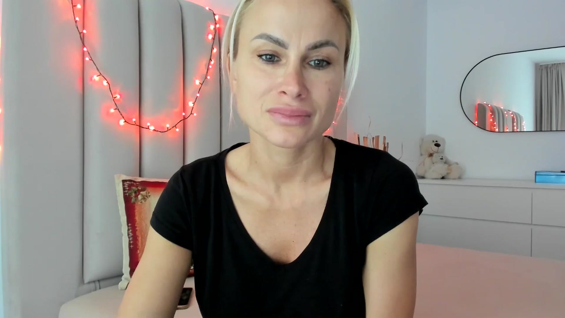 Gallery image thumbnail from Hrystina_'s myfreecams stream on, 12/20/2025, 13:19 image 10 of 20
