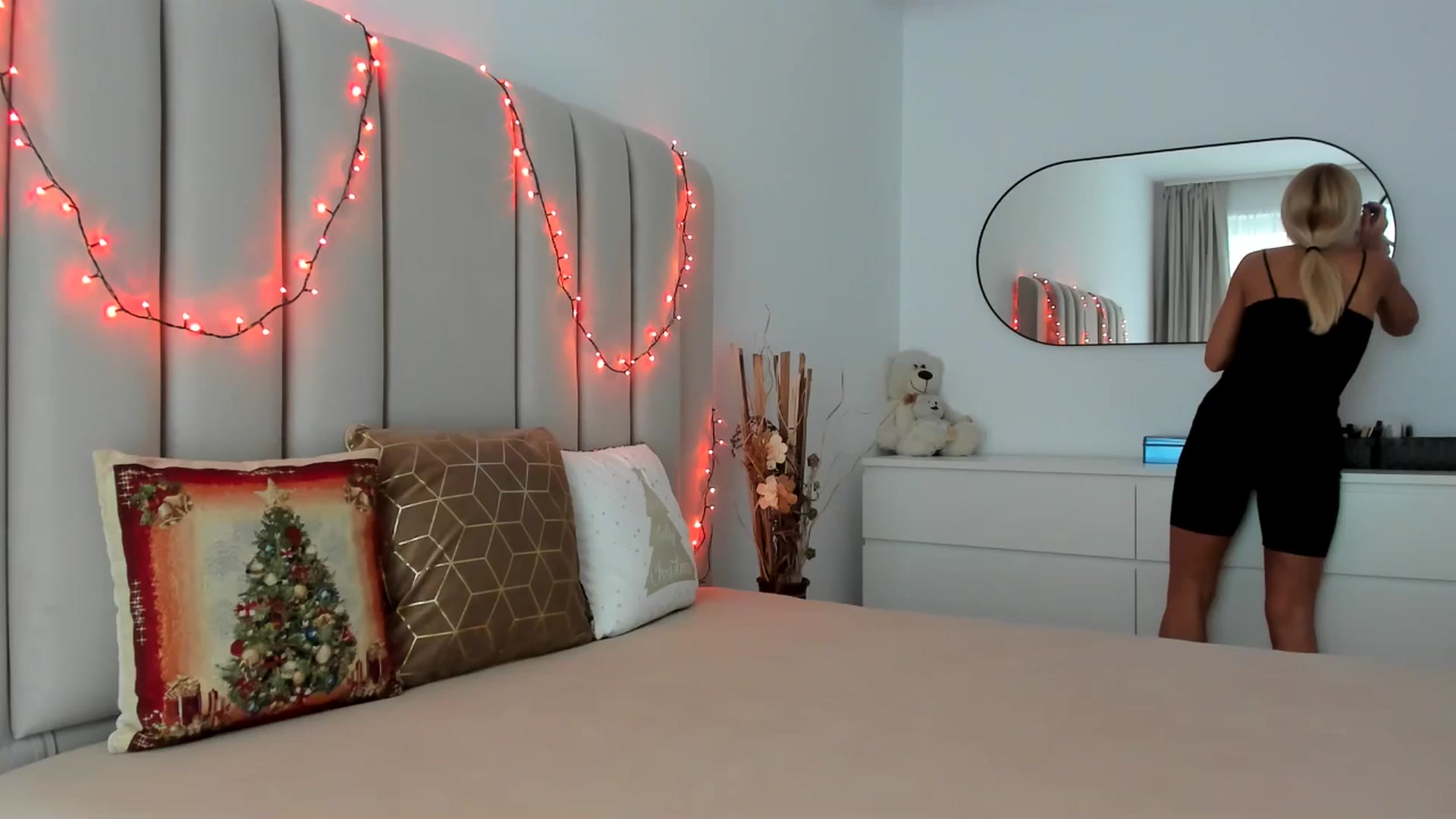 Gallery image thumbnail from Hrystina_'s myfreecams stream on, 12/20/2025, 13:19 image 1 of 20