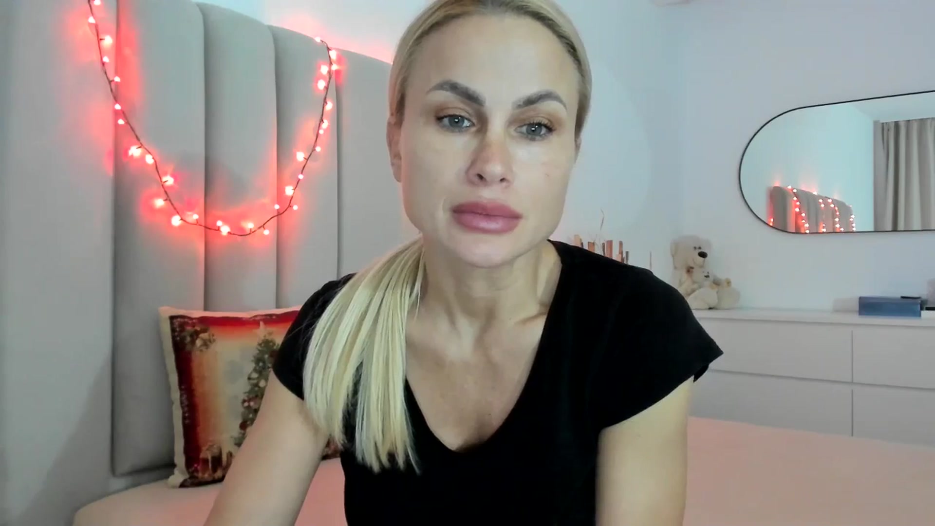 Gallery image thumbnail from Hrystina_'s myfreecams stream on, 12/22/2025, 16:02 image 14 of 20