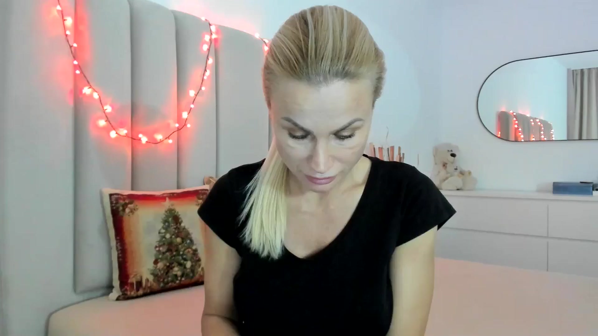 Gallery image thumbnail from Hrystina_'s myfreecams stream on, 12/22/2025, 16:02 image 19 of 20