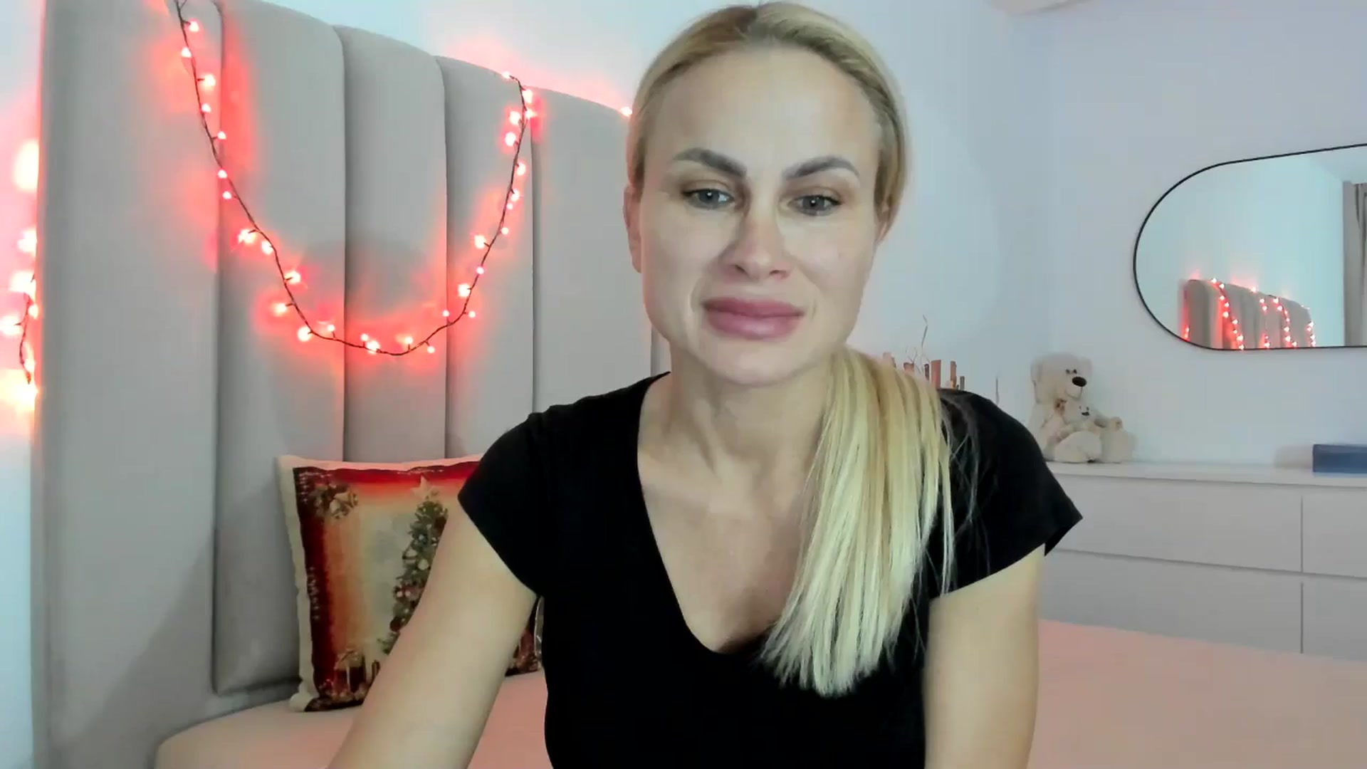 Gallery image thumbnail from Hrystina_'s myfreecams stream on, 12/22/2025, 16:02 image 17 of 20