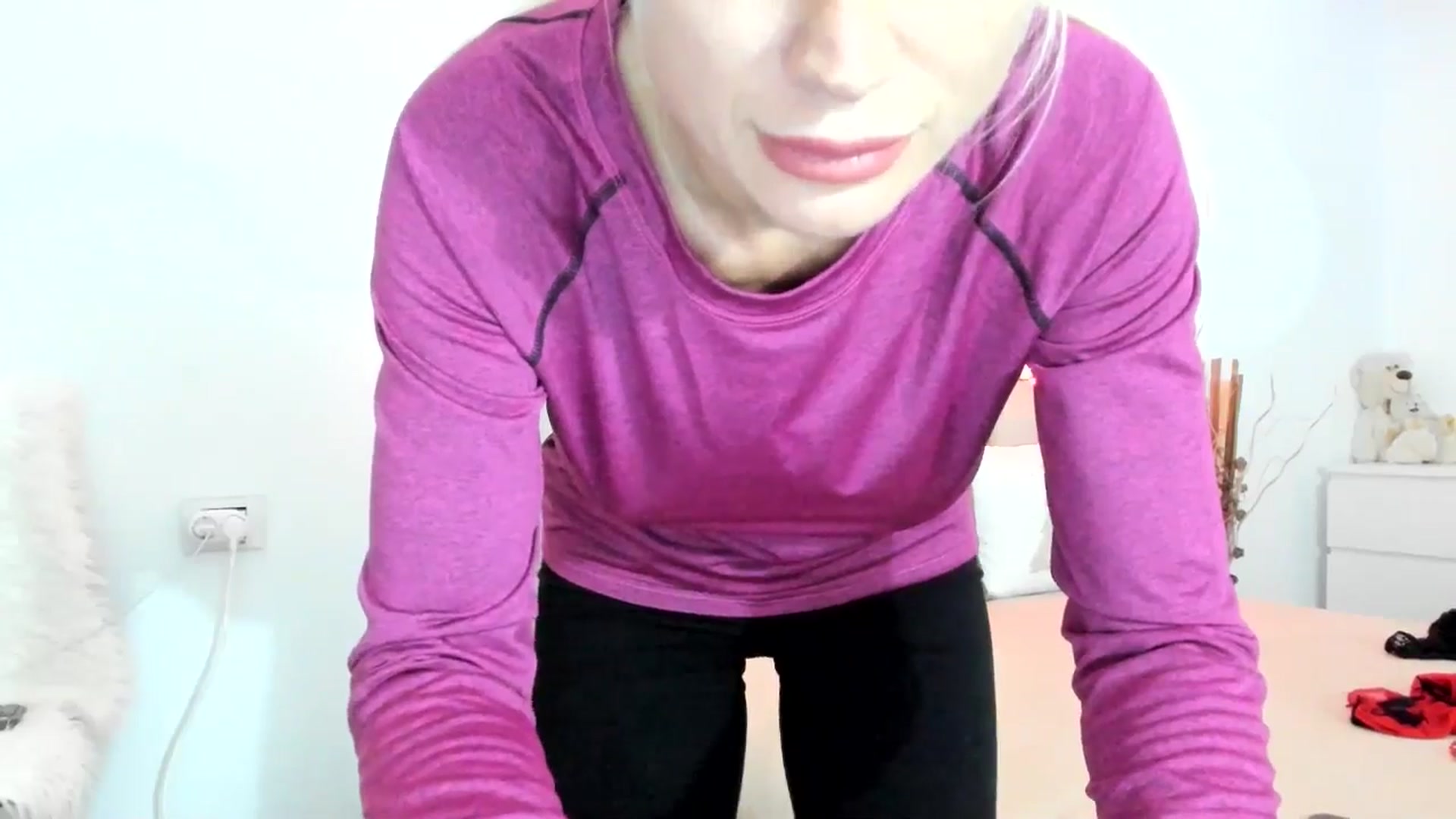 Gallery image thumbnail from Hrystina_'s myfreecams stream on, 12/24/2025, 16:40 image 9 of 20