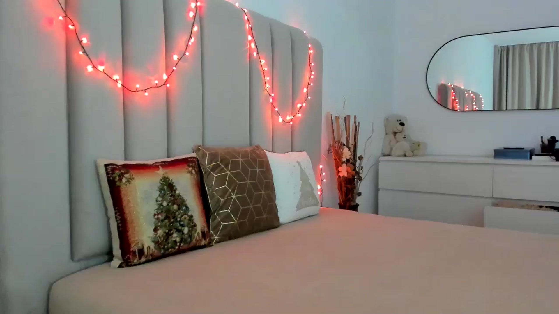 Gallery image thumbnail from Hrystina_'s myfreecams stream on, 12/29/2025, 17:24 image 15 of 20