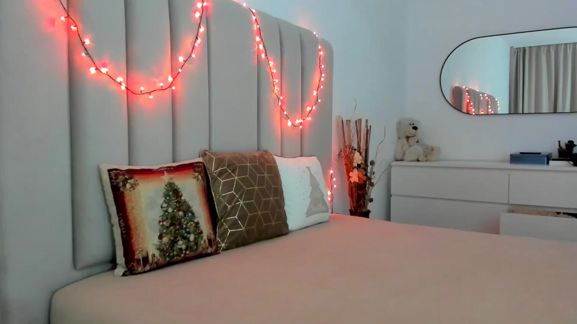 Gallery image thumbnail from Hrystina_'s myfreecams stream on, 12/29/2025, 17:24 image 13 of 20