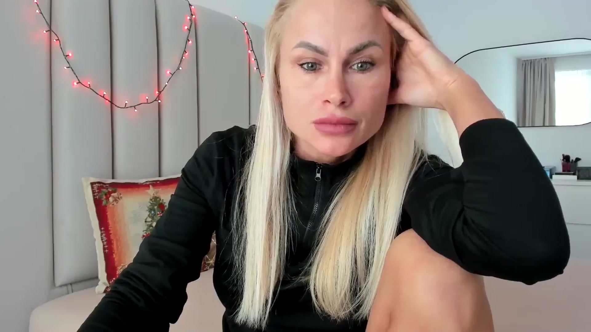 Gallery image thumbnail from Hrystina_'s myfreecams stream on, 12/30/2025, 12:32 image 18 of 20