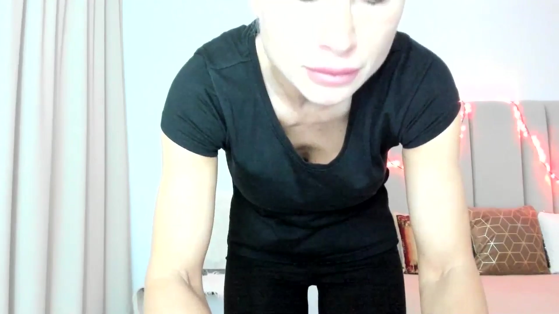 Gallery image thumbnail from Hrystina_'s myfreecams stream on, 01/01/2026, 16:34 image 12 of 20