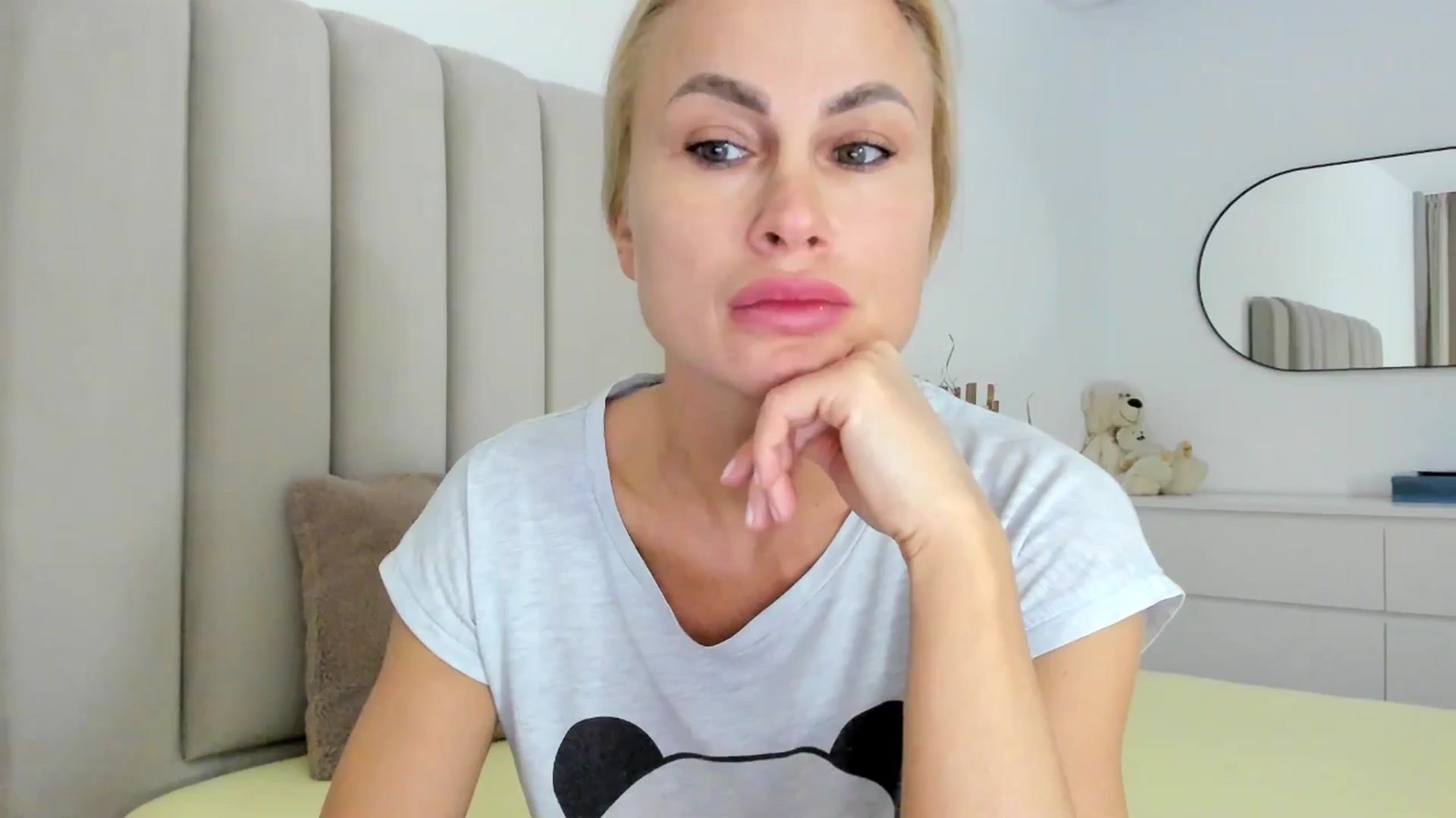 Gallery image thumbnail from Hrystina_'s myfreecams stream on, 01/02/2026, 15:19 image 18 of 20