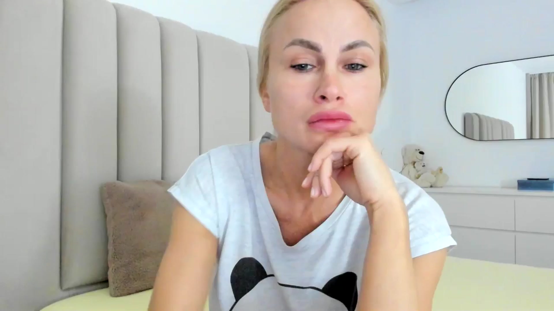 Gallery image thumbnail from Hrystina_'s myfreecams stream on, 01/02/2026, 15:19 image 19 of 20