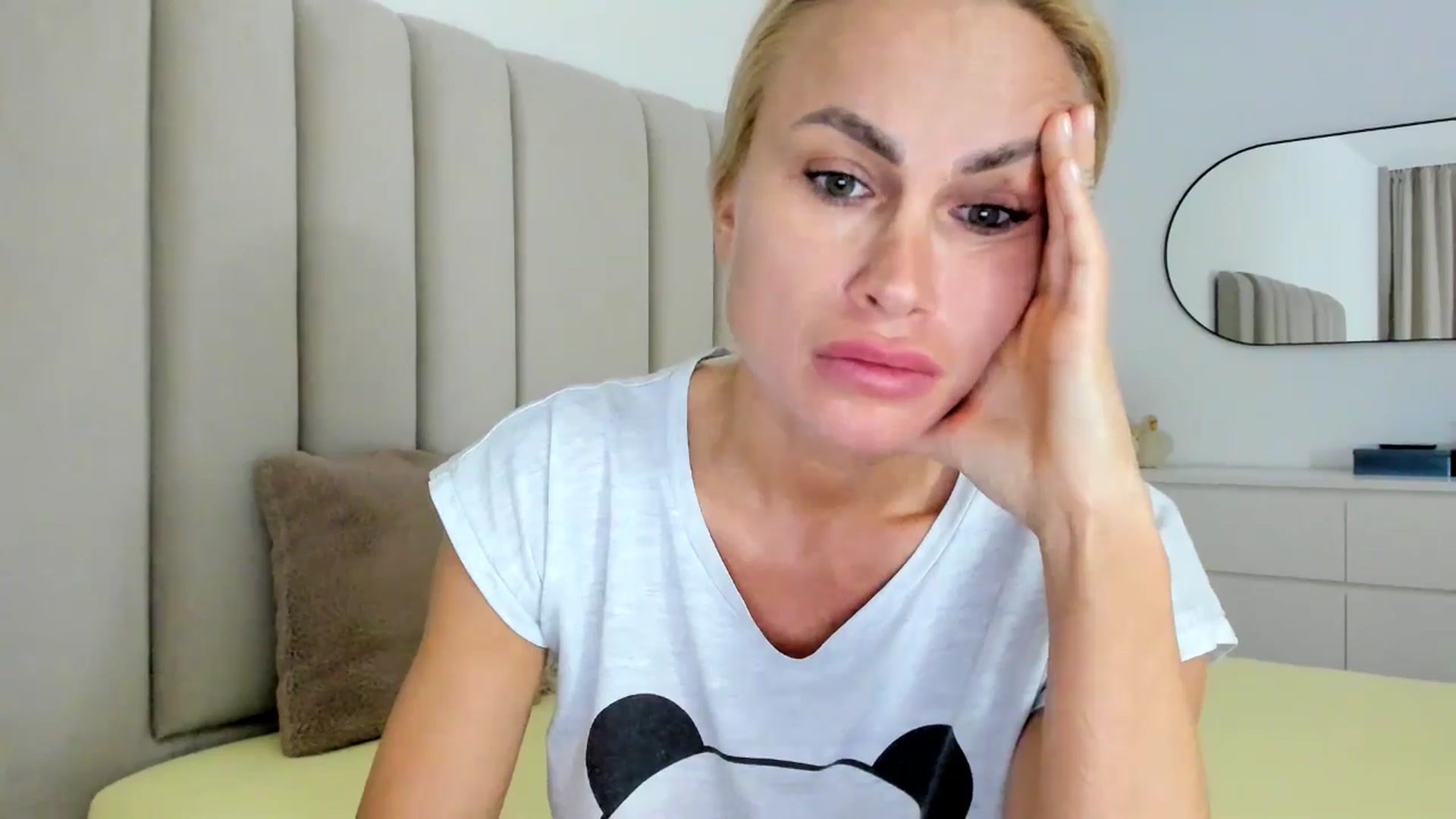 Gallery image thumbnail from Hrystina_'s myfreecams stream on, 01/02/2026, 15:48 image 19 of 20