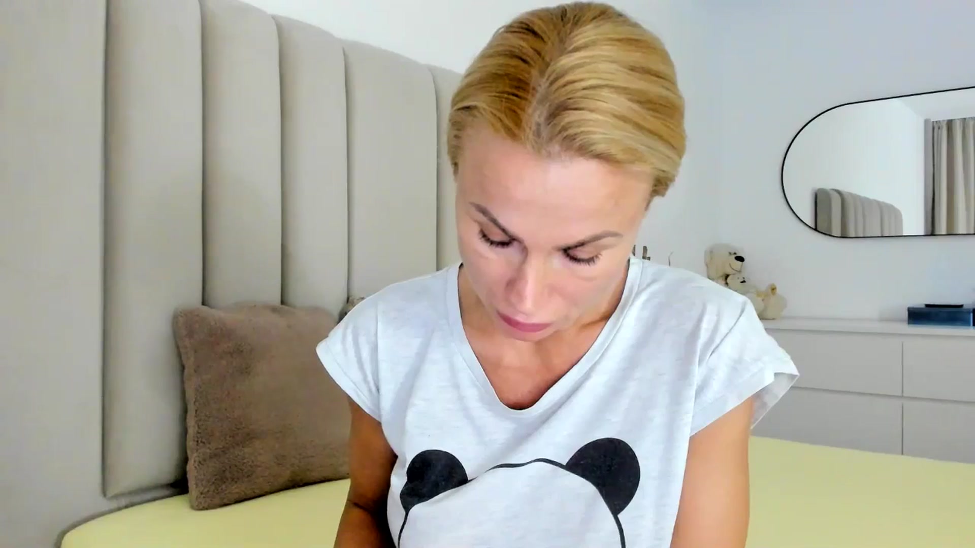 Gallery image thumbnail from Hrystina_'s myfreecams stream on, 01/02/2026, 15:48 image 14 of 20