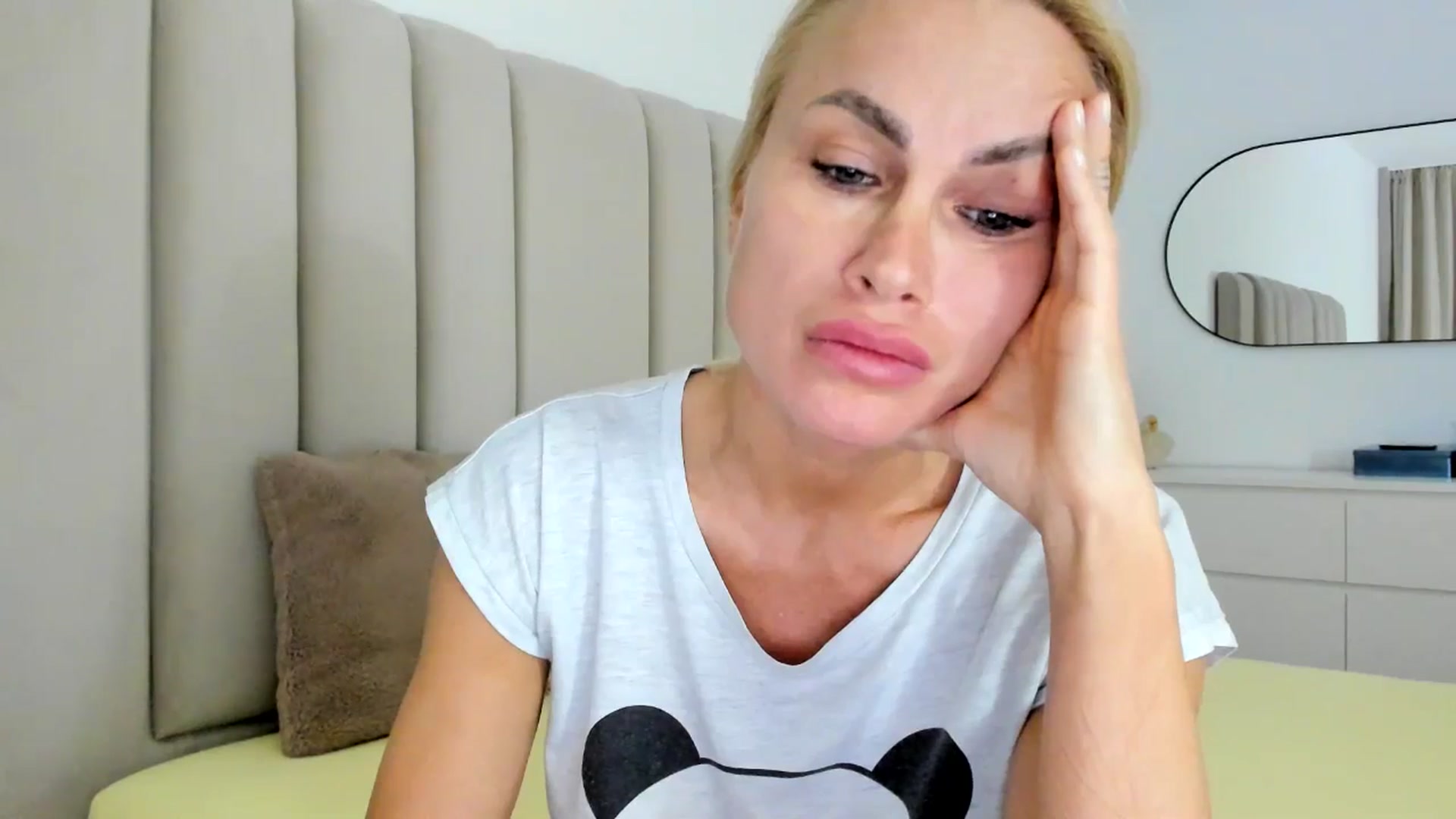 Gallery image thumbnail from Hrystina_'s myfreecams stream on, 01/02/2026, 15:48 image 18 of 20