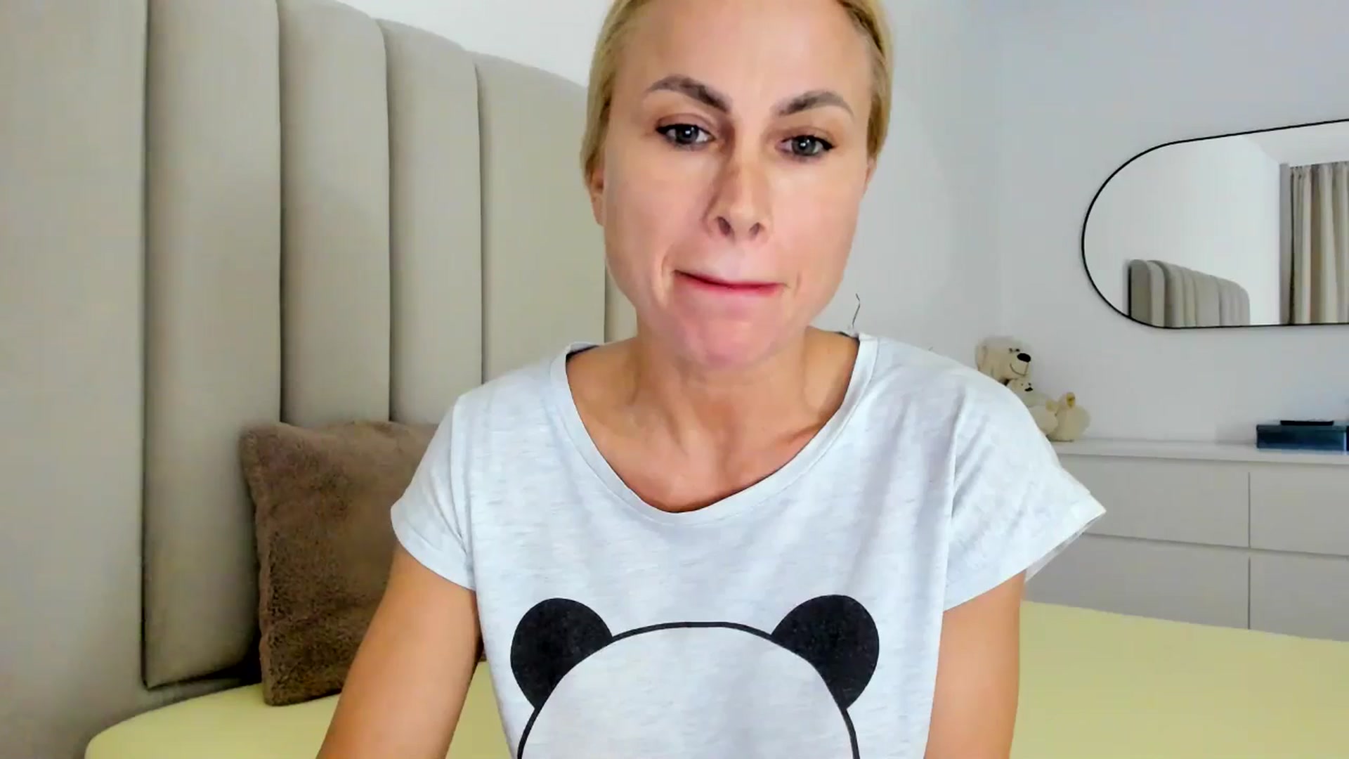 Gallery image thumbnail from Hrystina_'s myfreecams stream on, 01/02/2026, 15:48 image 5 of 20
