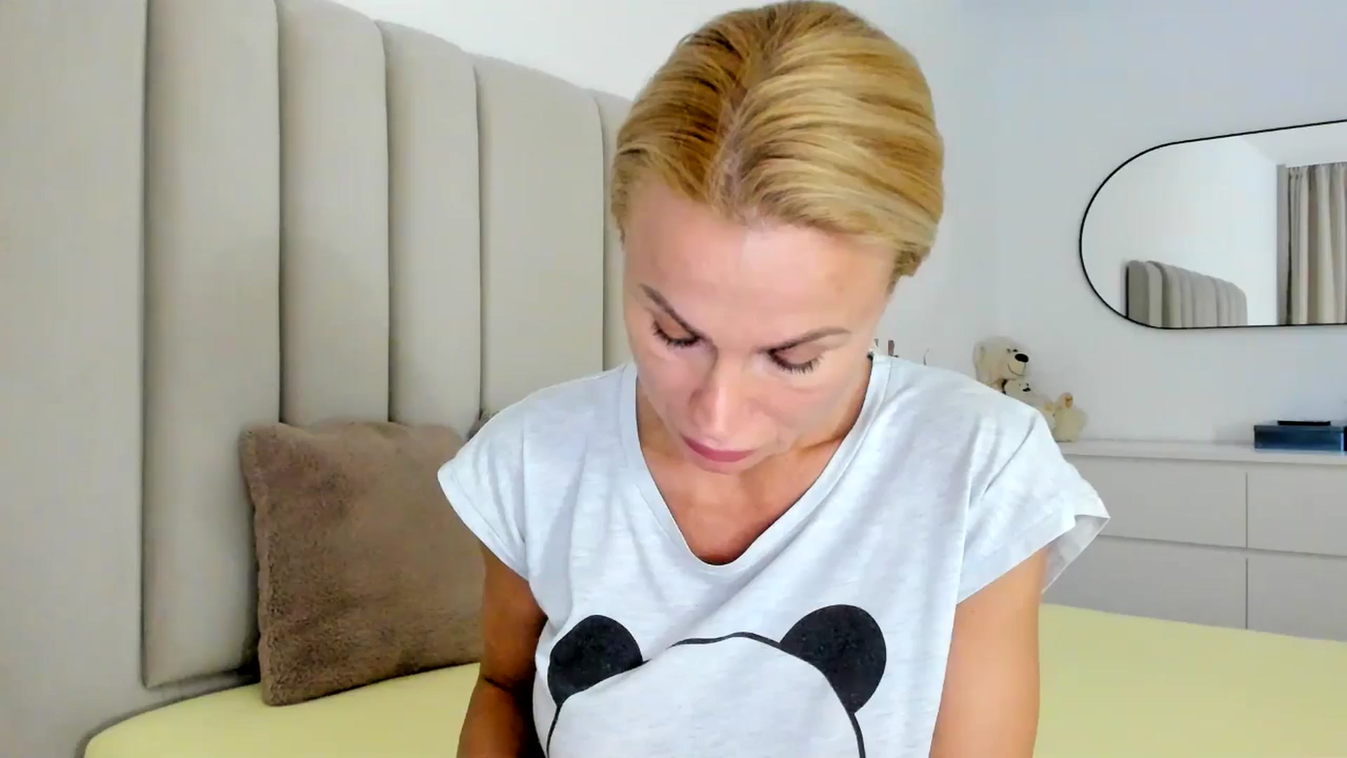 Gallery image thumbnail from Hrystina_'s myfreecams stream on, 01/02/2026, 15:48 image 13 of 20