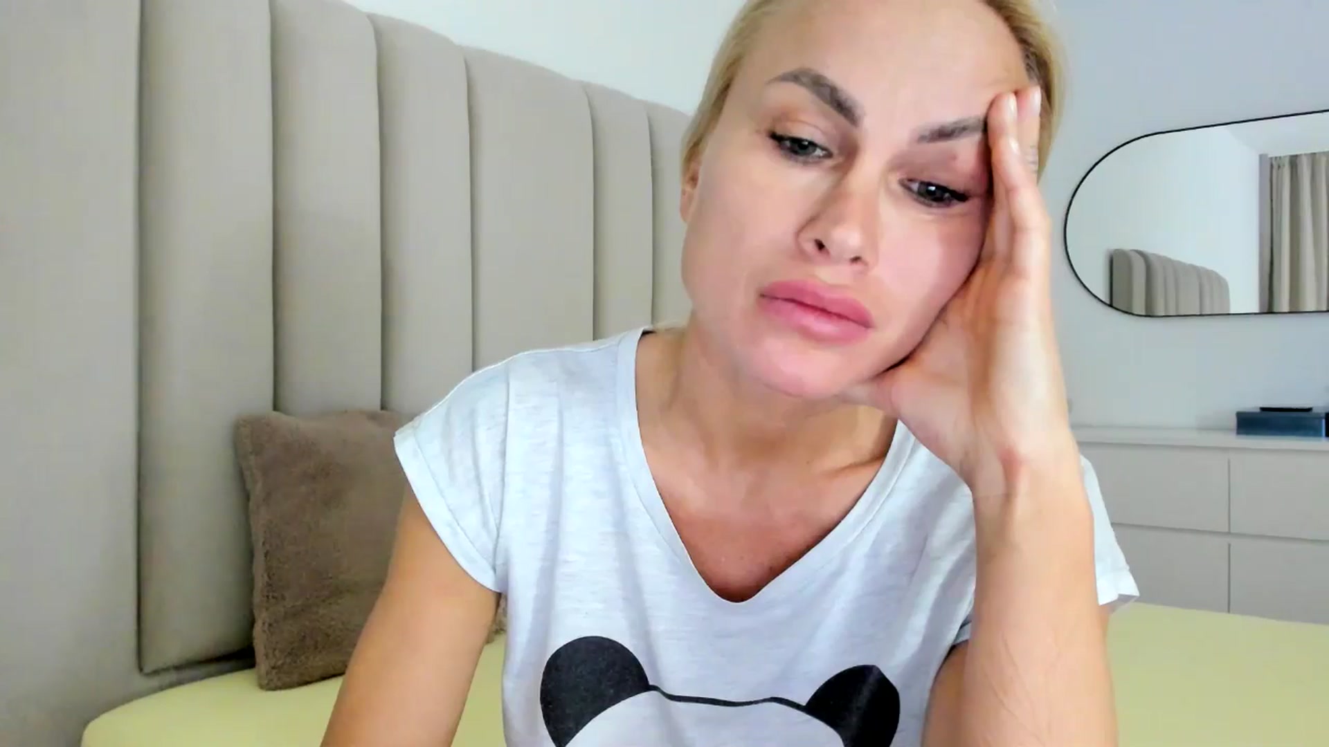 Gallery image thumbnail from Hrystina_'s myfreecams stream on, 01/02/2026, 15:48 image 16 of 20