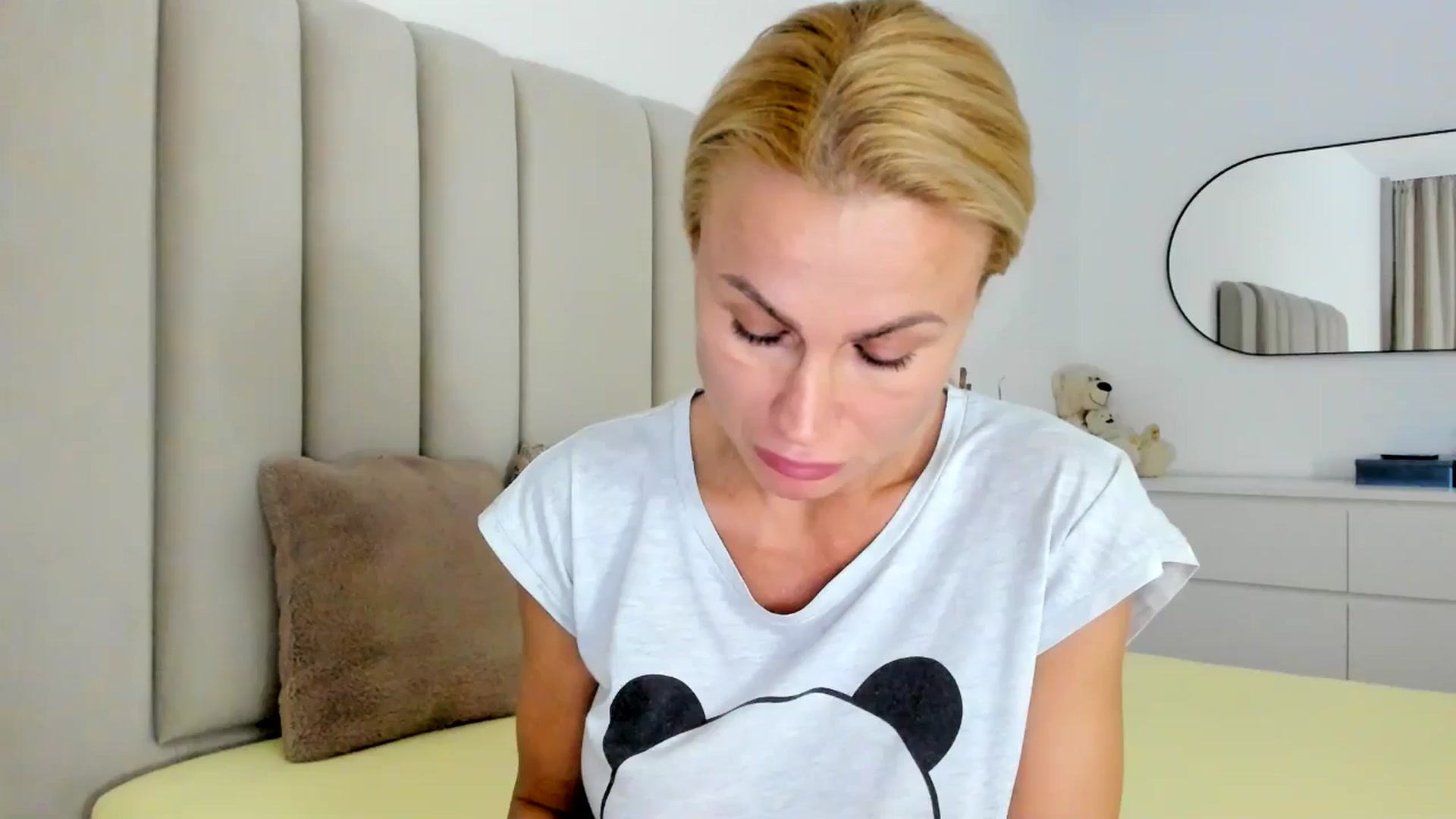 Gallery image thumbnail from Hrystina_'s myfreecams stream on, 01/02/2026, 15:48 image 15 of 20