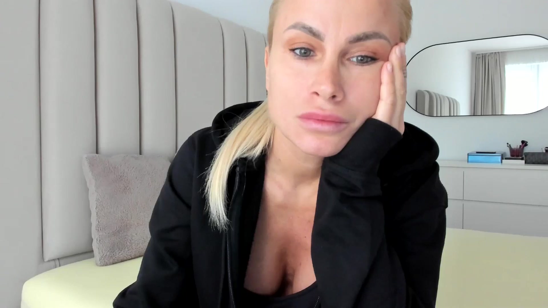 Gallery image thumbnail from Hrystina_'s myfreecams stream on, 01/03/2026, 11:48 image 7 of 20