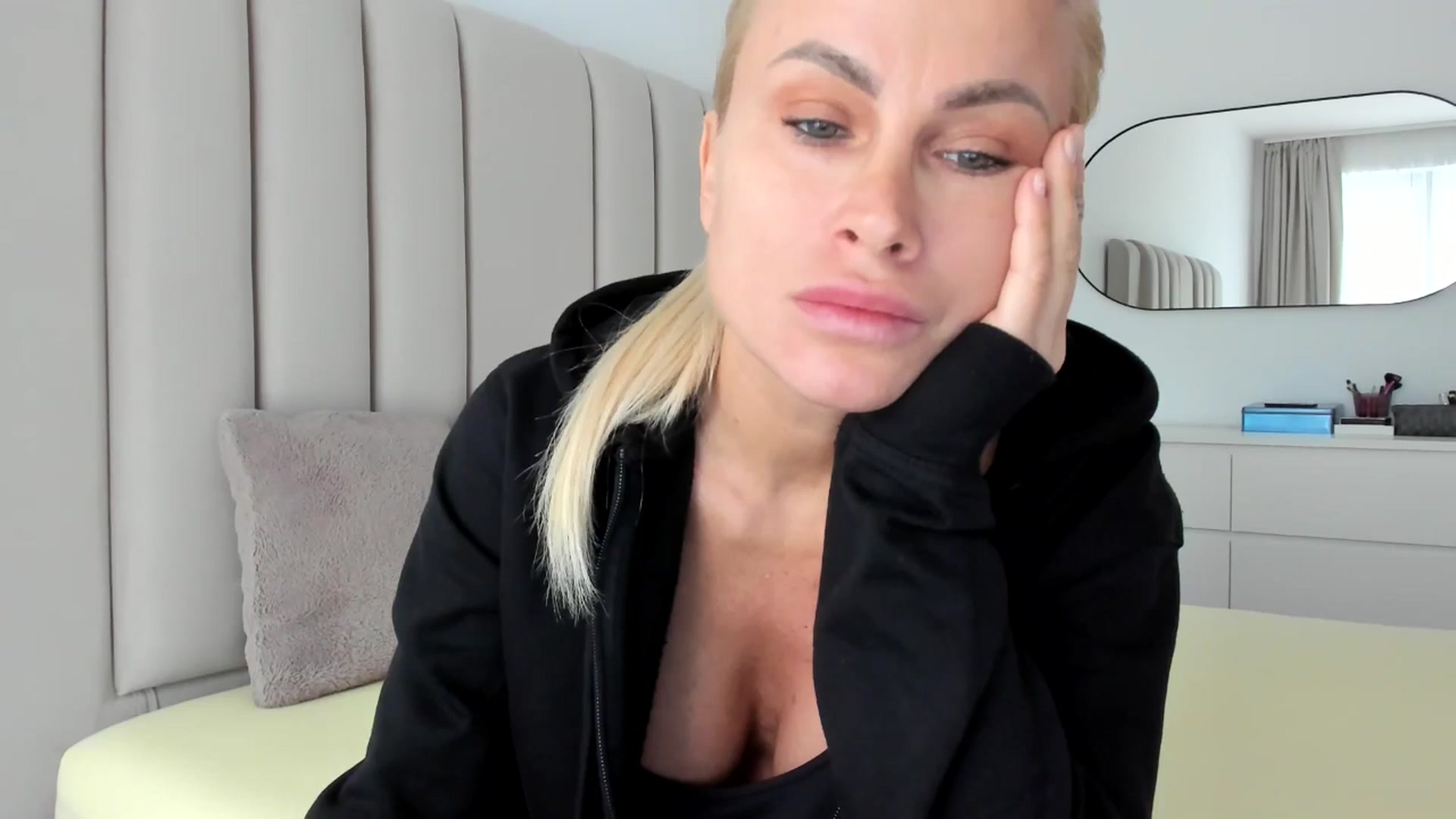 Gallery image thumbnail from Hrystina_'s myfreecams stream on, 01/03/2026, 11:48 image 8 of 20