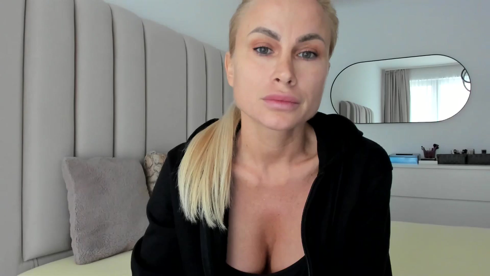 Gallery image thumbnail from Hrystina_'s myfreecams stream on, 01/03/2026, 12:44 image 11 of 20