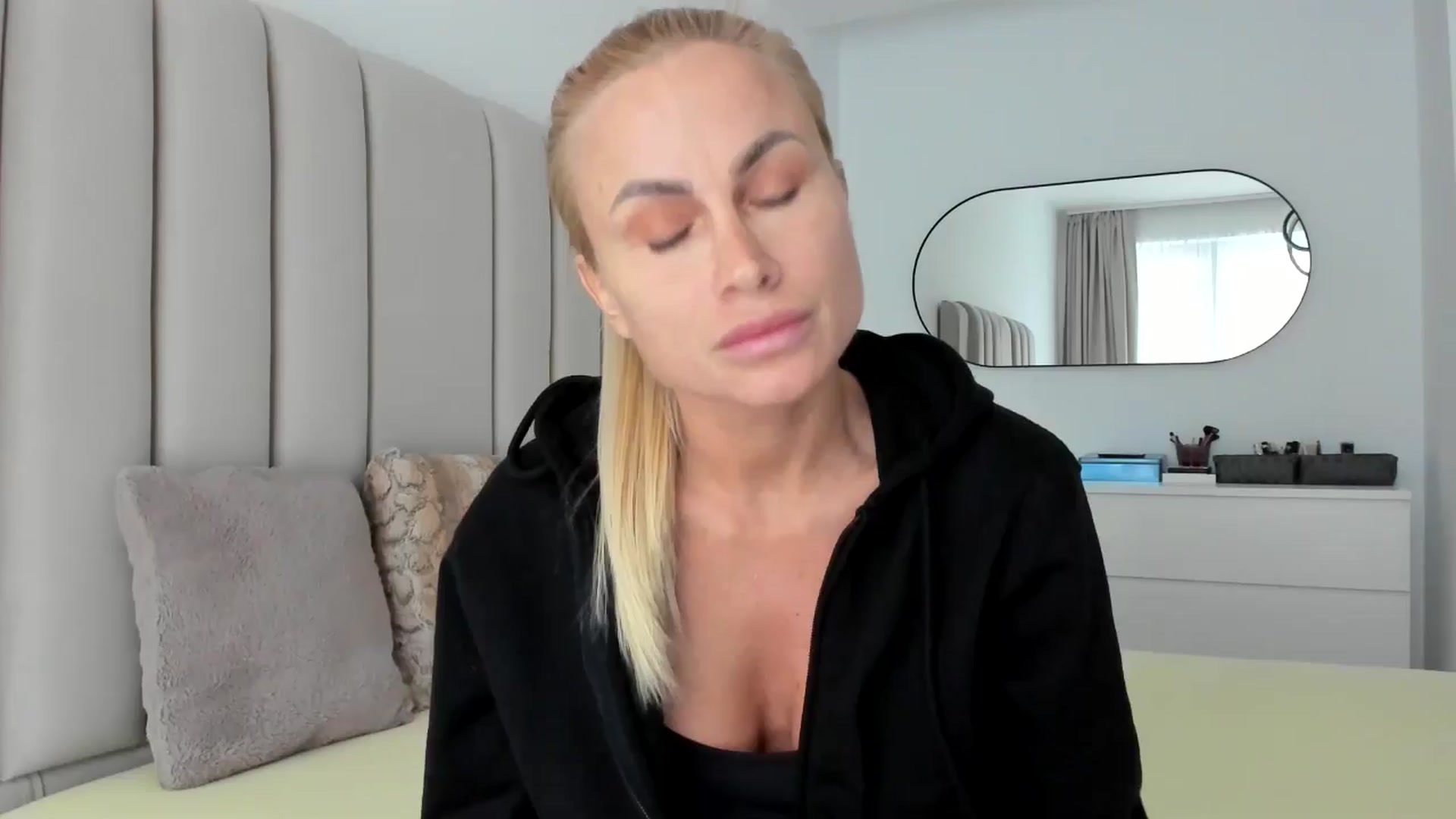 Gallery image thumbnail from Hrystina_'s myfreecams stream on, 01/03/2026, 12:44 image 1 of 20