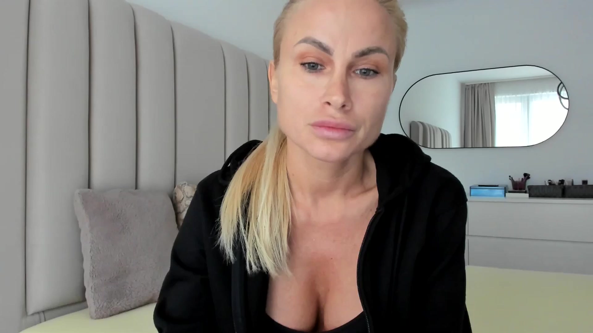 Gallery image thumbnail from Hrystina_'s myfreecams stream on, 01/03/2026, 12:44 image 10 of 20
