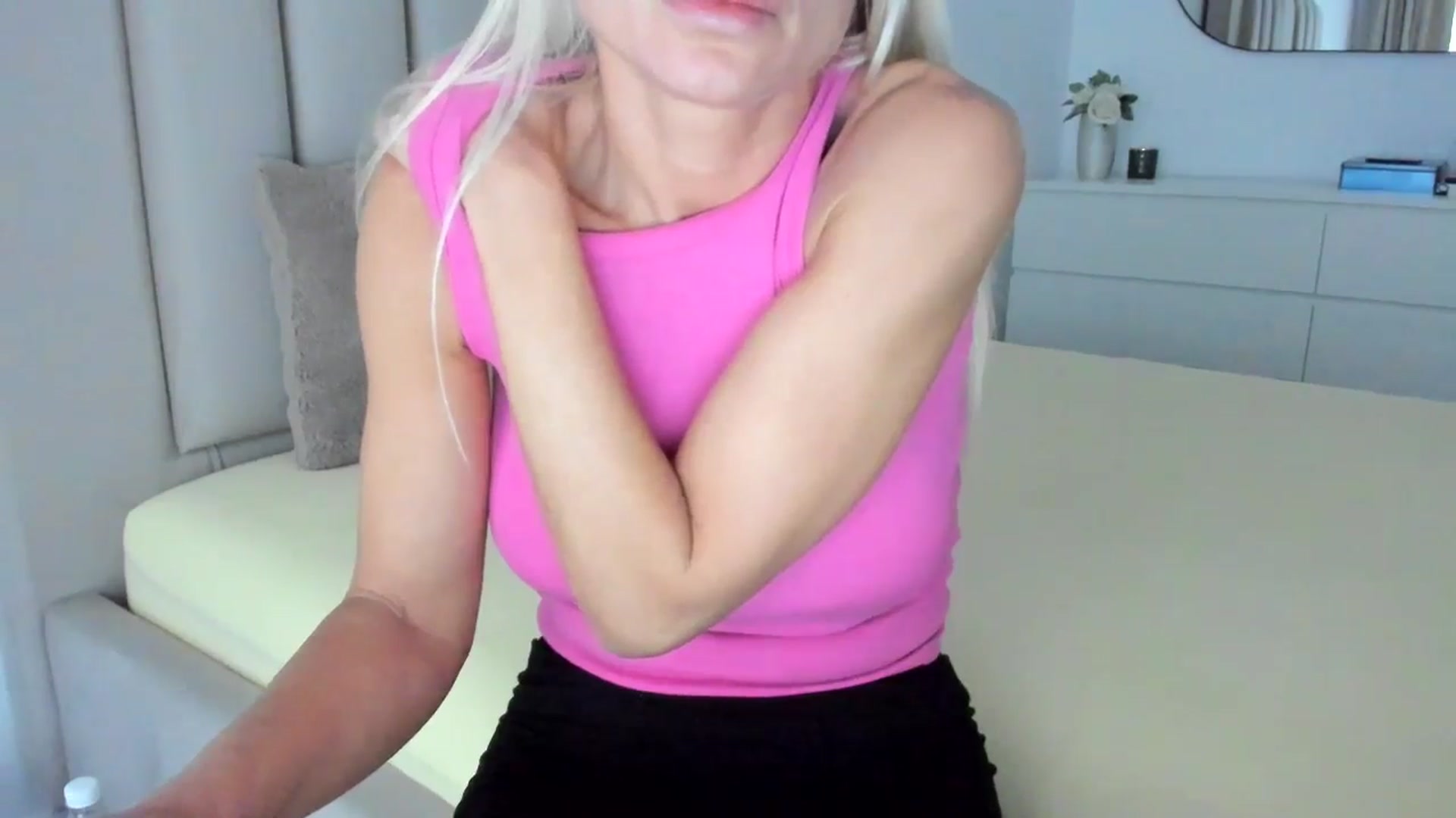 Gallery image thumbnail from Hrystina_'s myfreecams stream on, 01/08/2026, 14:00 image 9 of 20