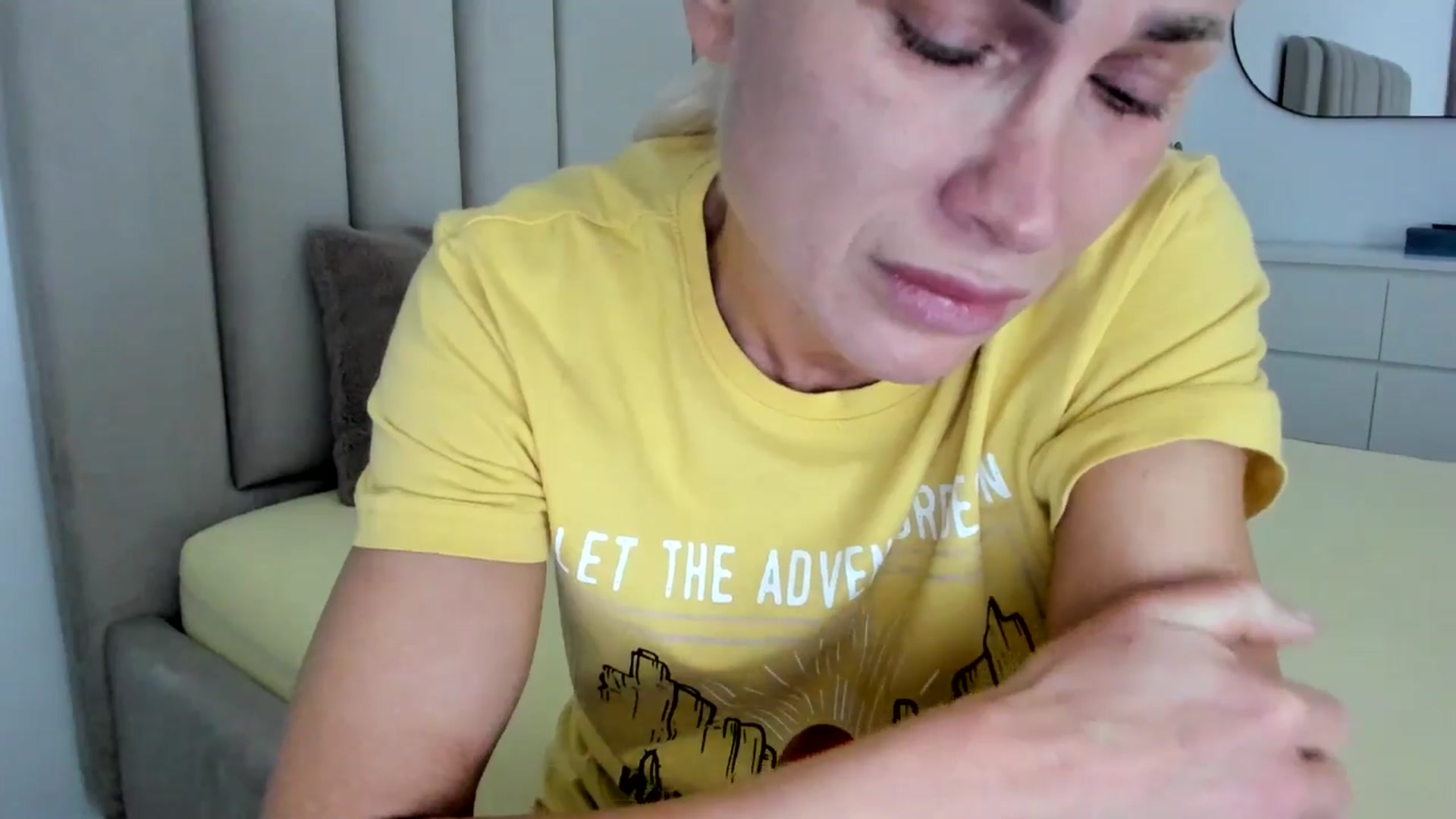 Gallery image thumbnail from Hrystina_'s myfreecams stream on, 01/08/2026, 16:16 image 17 of 20