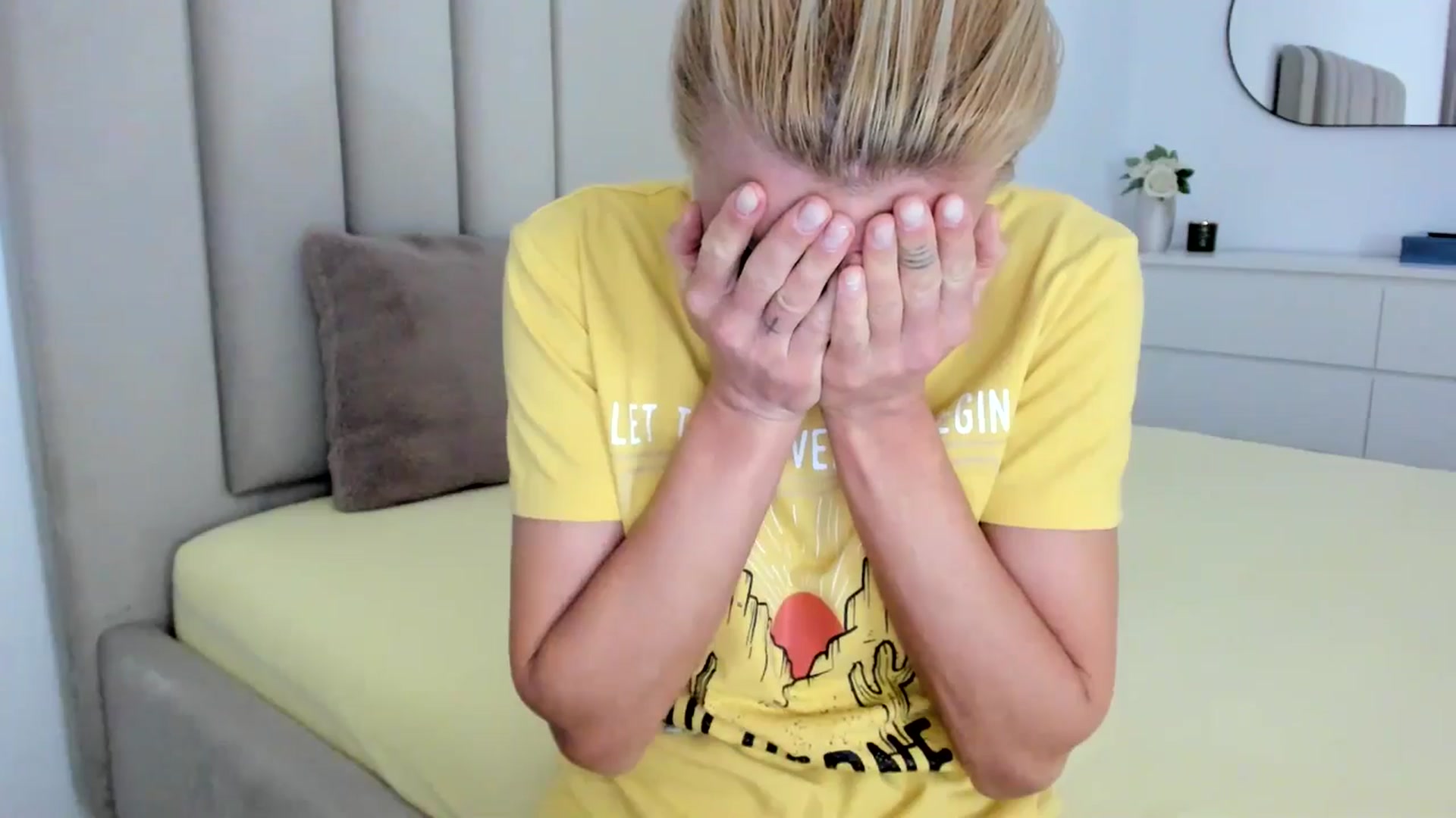 Gallery image thumbnail from Hrystina_'s myfreecams stream on, 01/08/2026, 16:16 image 15 of 20