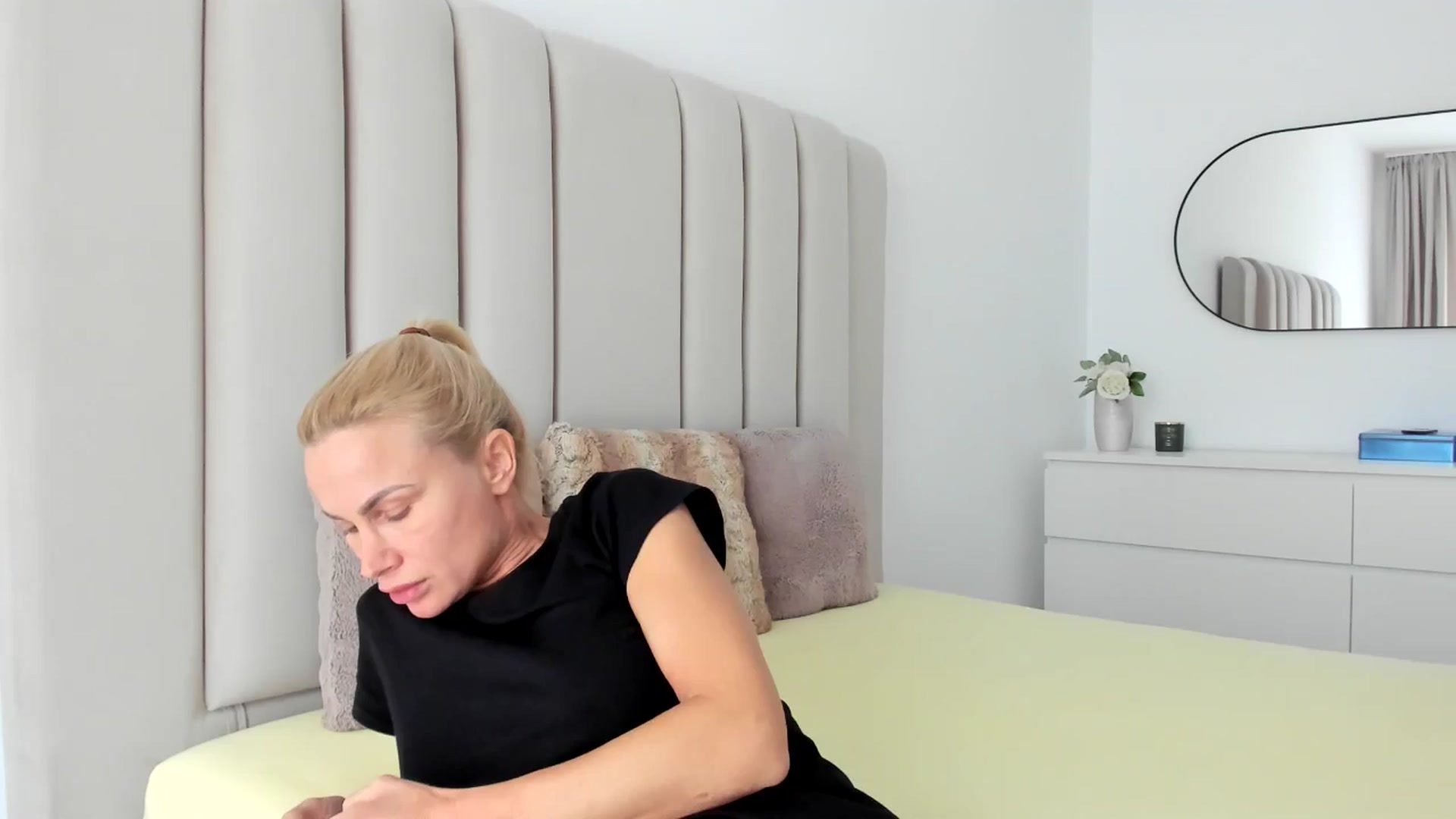Gallery image thumbnail from Hrystina_'s myfreecams stream on, 01/10/2026, 15:47 image 8 of 20