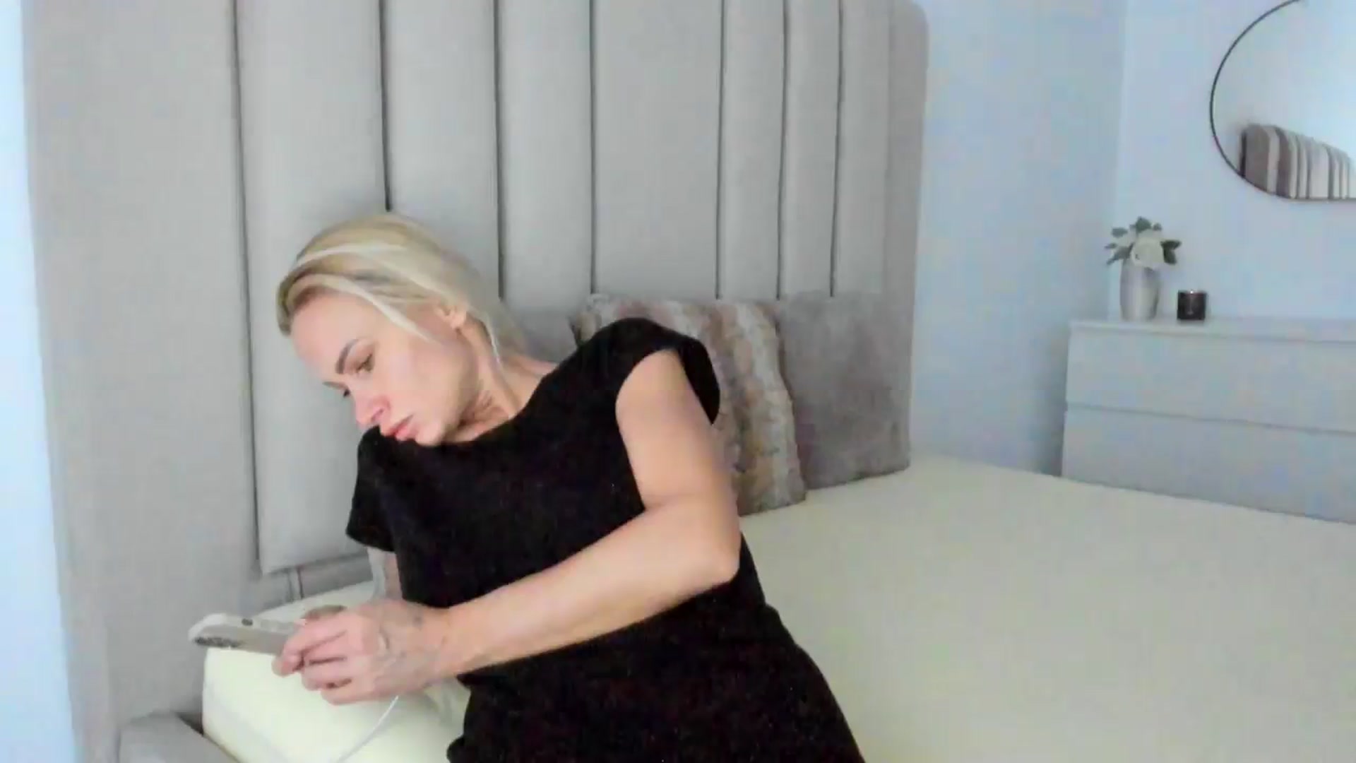 Gallery image thumbnail from Hrystina_'s myfreecams stream on, 01/12/2026, 15:10 image 20 of 20