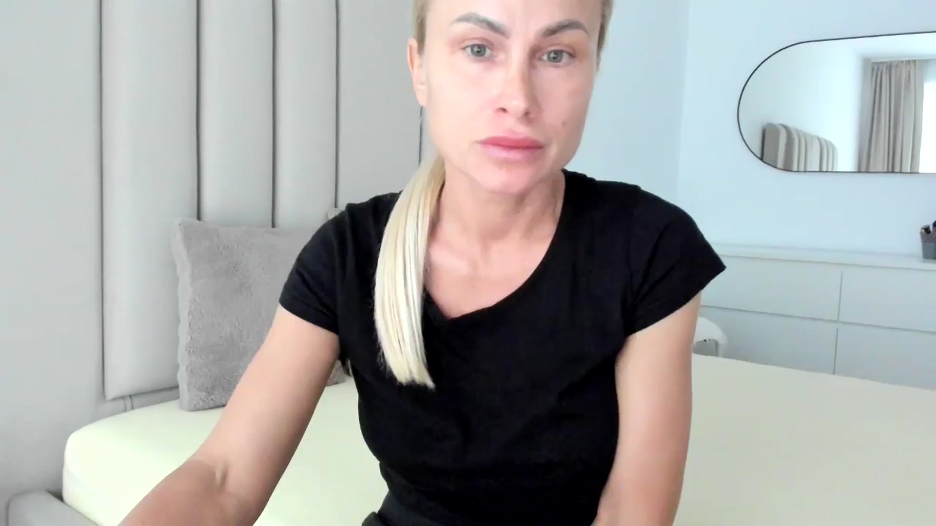 Gallery image thumbnail from Hrystina_'s myfreecams stream on, 01/22/2026, 16:16 image 2 of 20