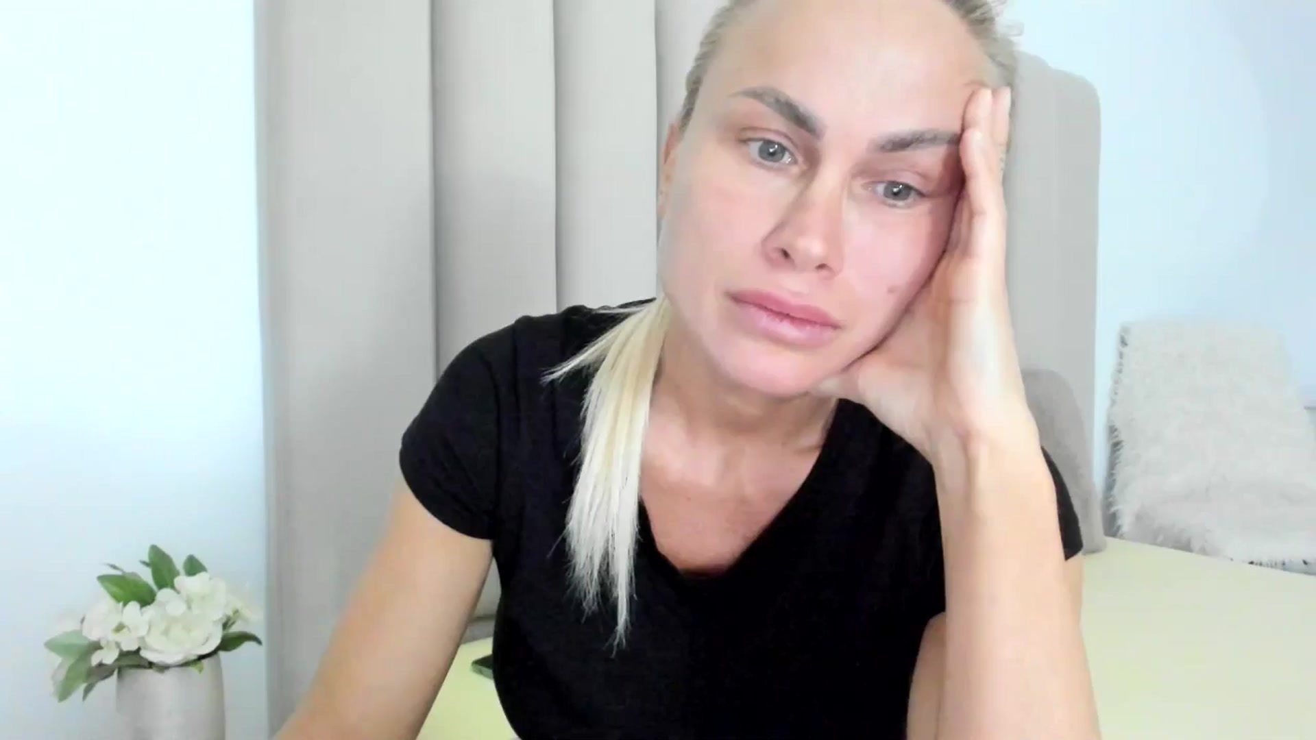 Gallery image thumbnail from Hrystina_'s myfreecams stream on, 01/22/2026, 16:16 image 18 of 20