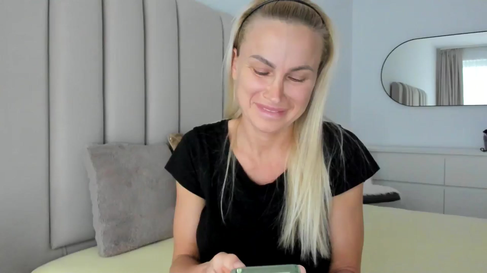 Gallery image thumbnail from Hrystina_'s myfreecams stream on, 01/27/2026, 15:03 image 12 of 20