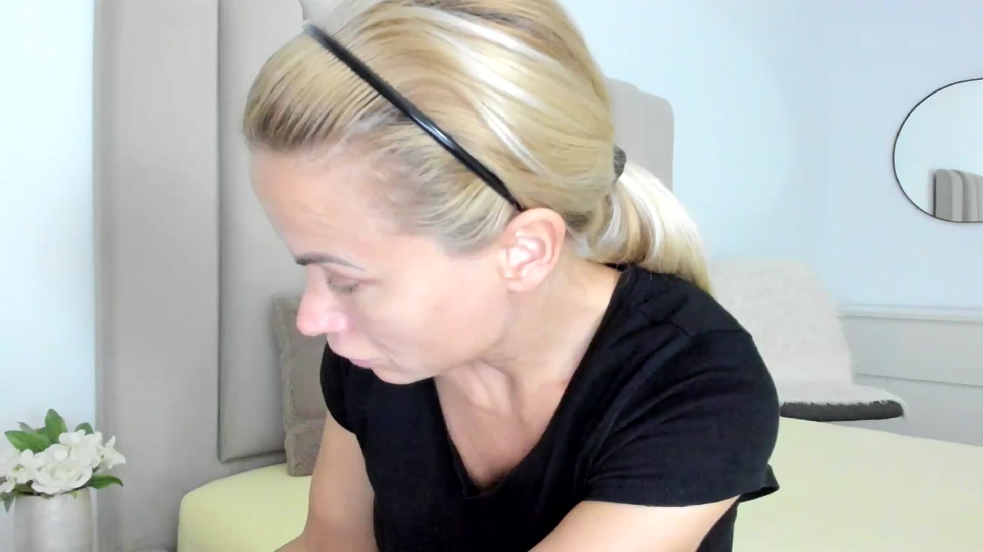 Gallery image thumbnail from Hrystina_'s myfreecams stream on, 01/27/2026, 17:12 image 18 of 20