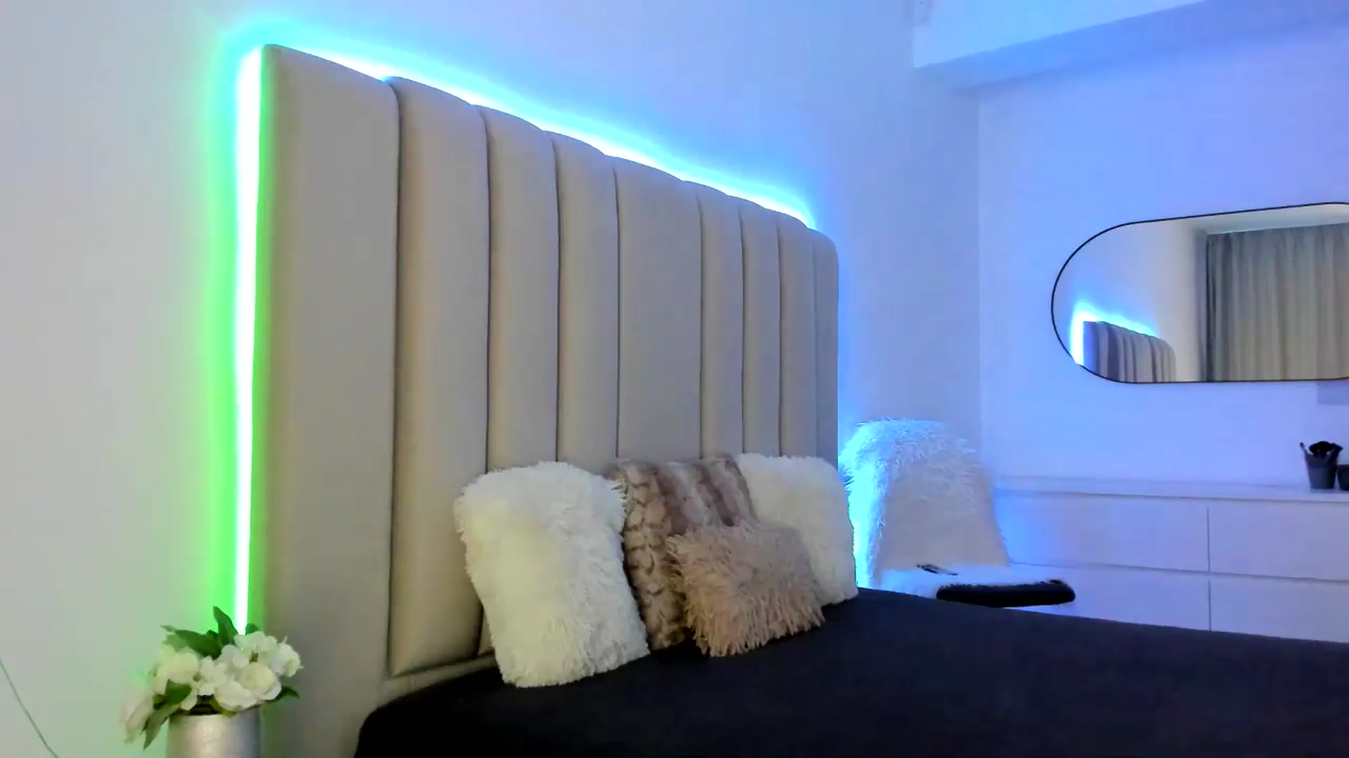 Gallery image thumbnail from Hrystina_'s myfreecams stream on, 02/07/2026, 15:58 image 11 of 20