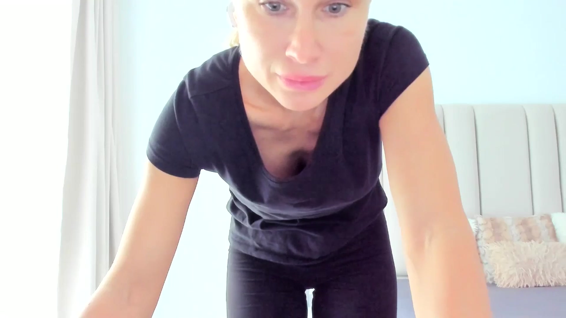 Gallery image thumbnail from Hrystina_'s myfreecams stream on, 02/11/2026, 14:55 image 18 of 20