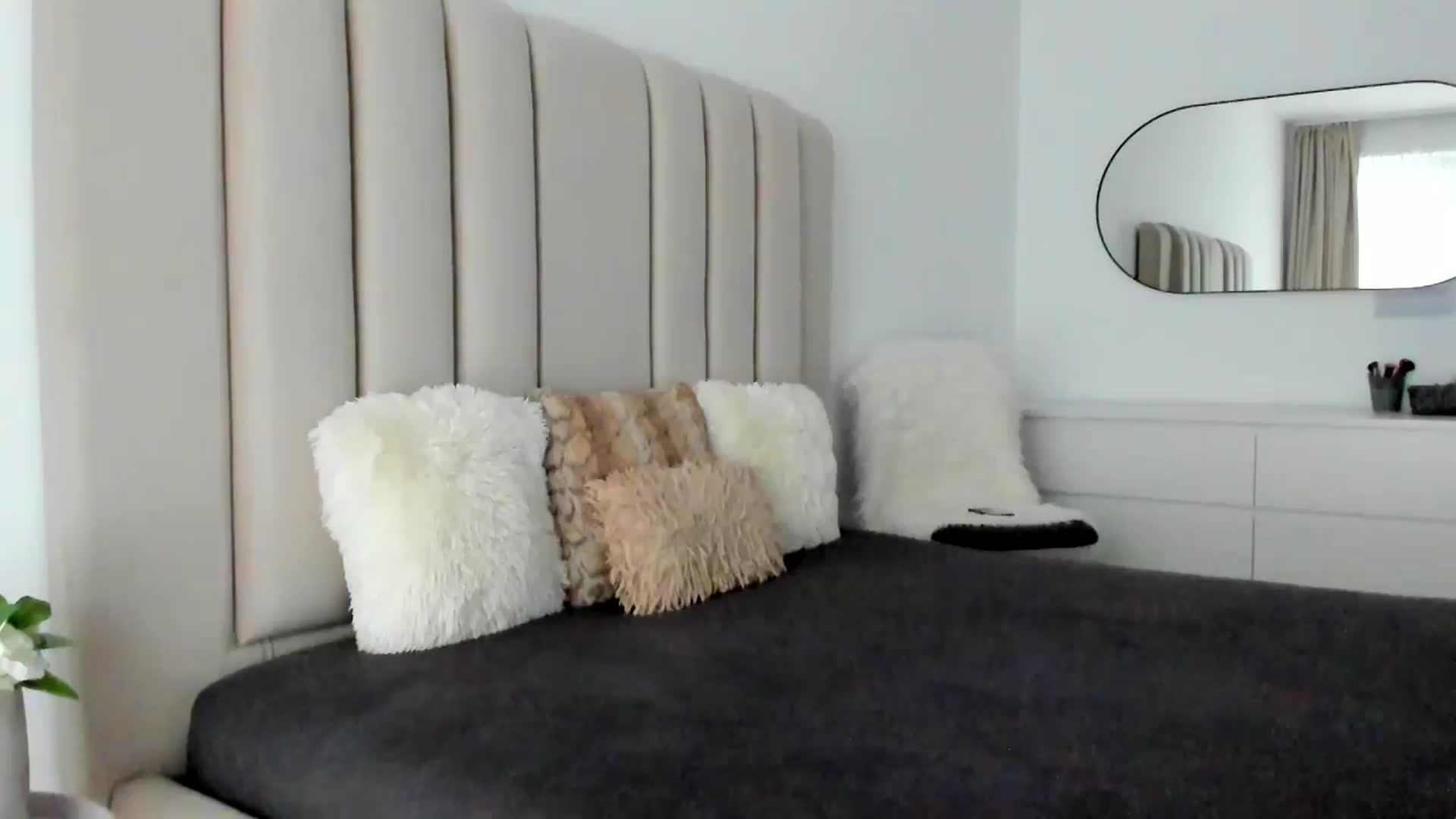Gallery image thumbnail from Hrystina_'s myfreecams stream on, 02/12/2026, 15:44 image 17 of 20
