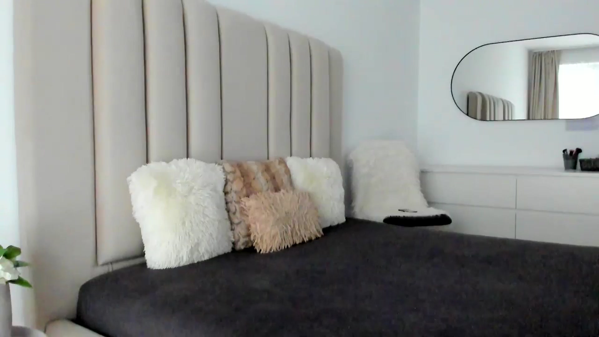 Gallery image thumbnail from Hrystina_'s myfreecams stream on, 02/12/2026, 15:44 image 18 of 20