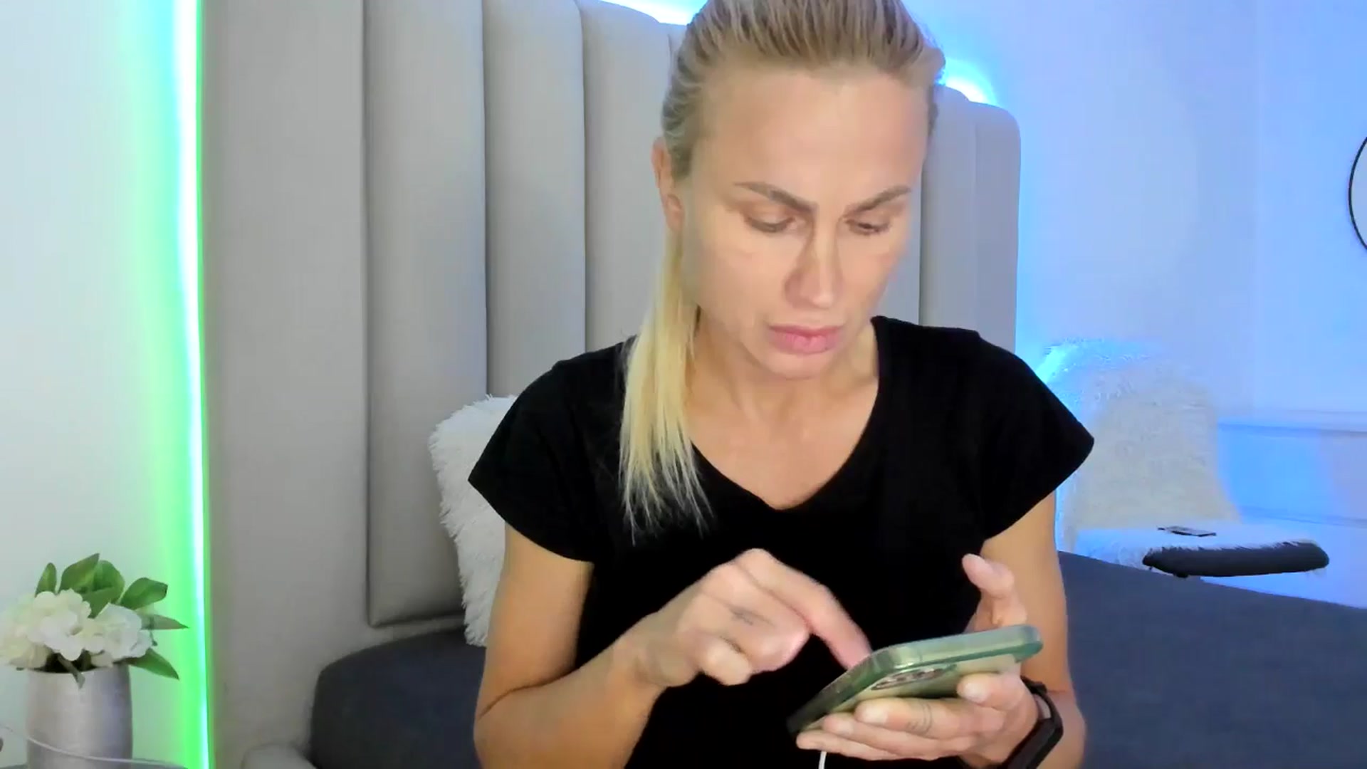 Gallery image thumbnail from Hrystina_'s myfreecams stream on, 02/13/2026, 16:34 image 10 of 20