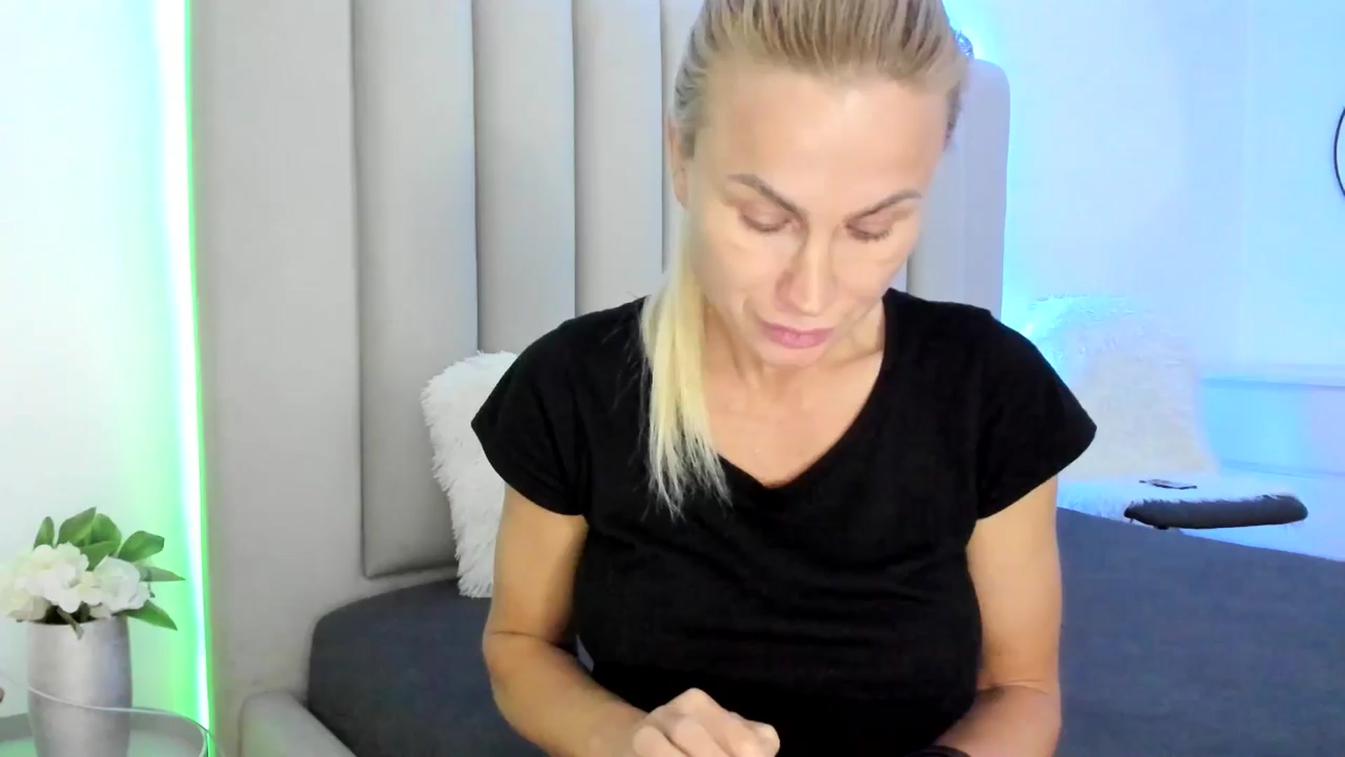 Gallery image thumbnail from Hrystina_'s myfreecams stream on, 02/13/2026, 16:34 image 3 of 20